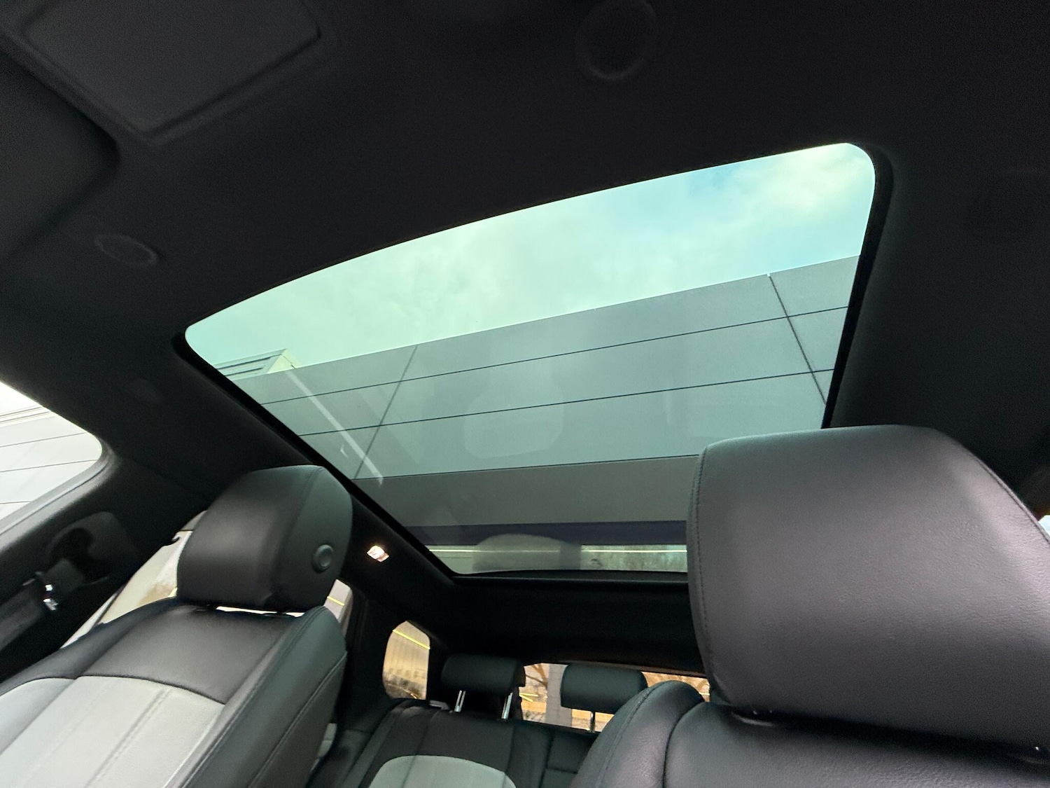 Used Land Rover Range Rover Evoque 2023 for sale - 77377152: Photo 5