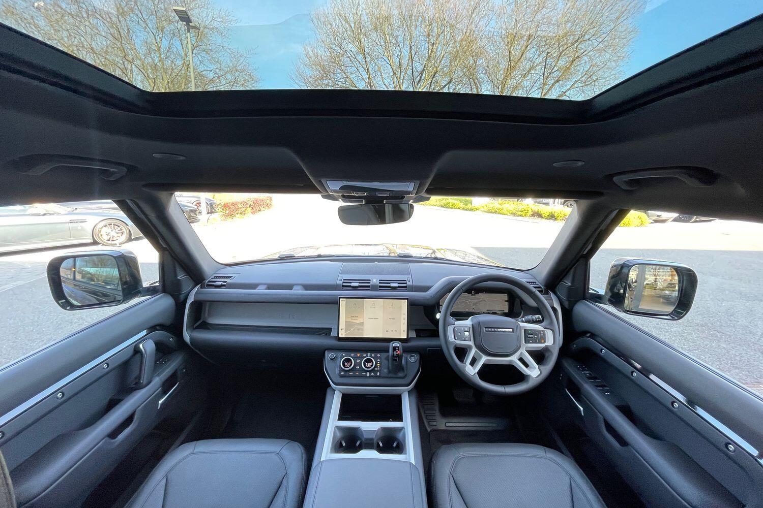 Used Land Rover Defender 110 2025 for sale - 76024348: Photo 3