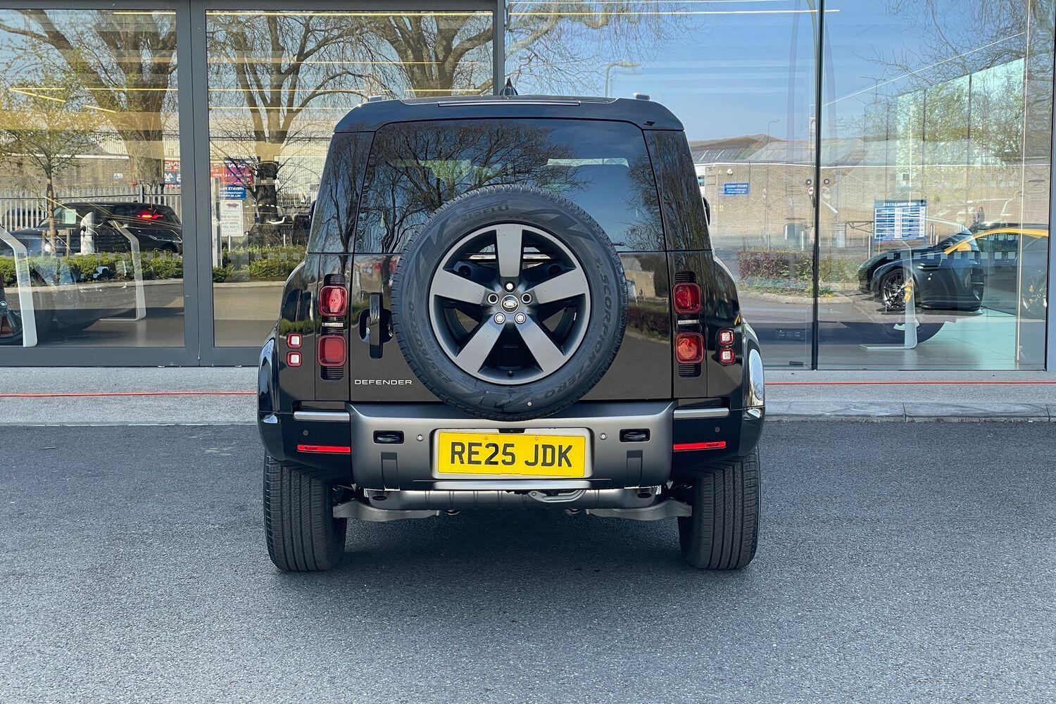 Used Land Rover Defender 110 2025 for sale - 76024348: Photo 8