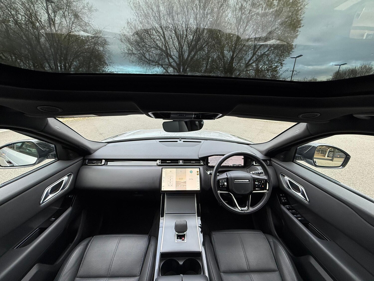 Used Land Rover Range Rover Velar 2023 for sale - 76619600: Photo 3