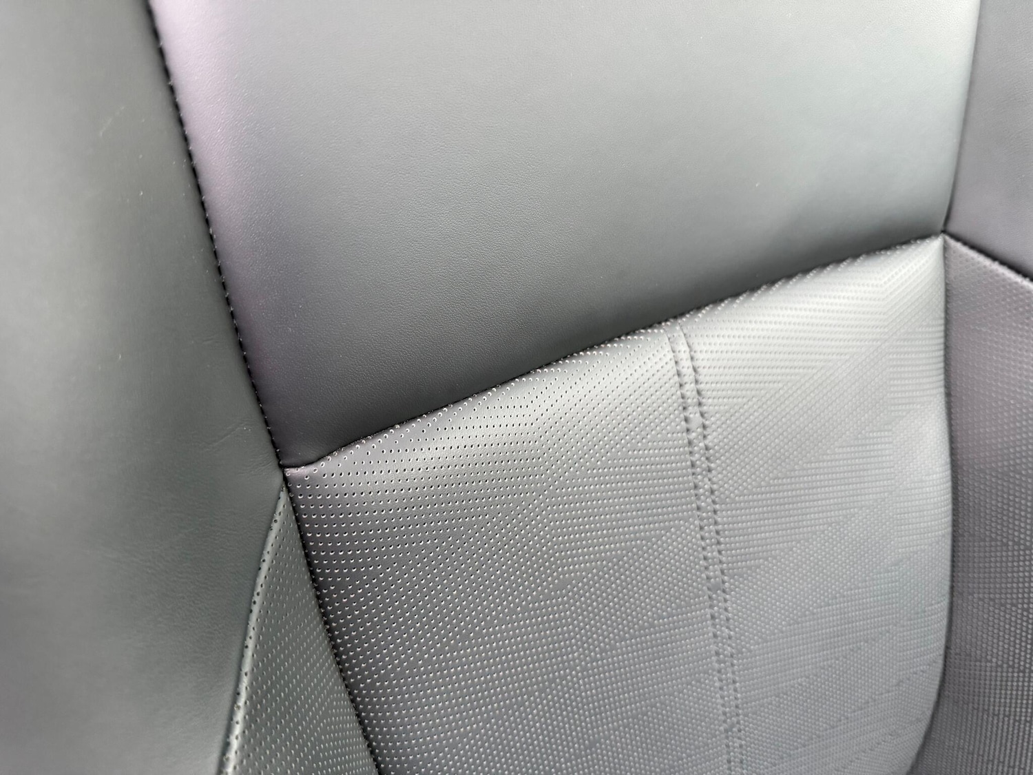 Used Land Rover Range Rover Velar 2023 for sale - 76619600: Photo 33