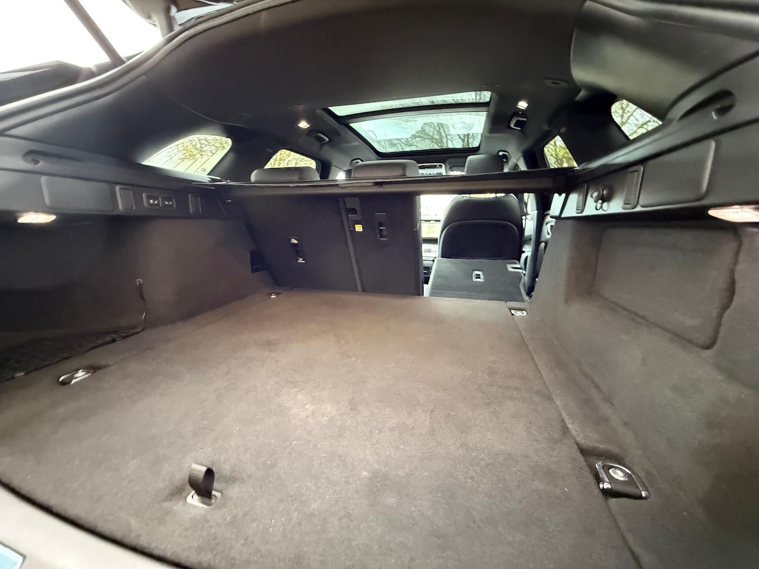 Used Land Rover Range Rover Velar 2023 for sale - 76619600: Photo 43