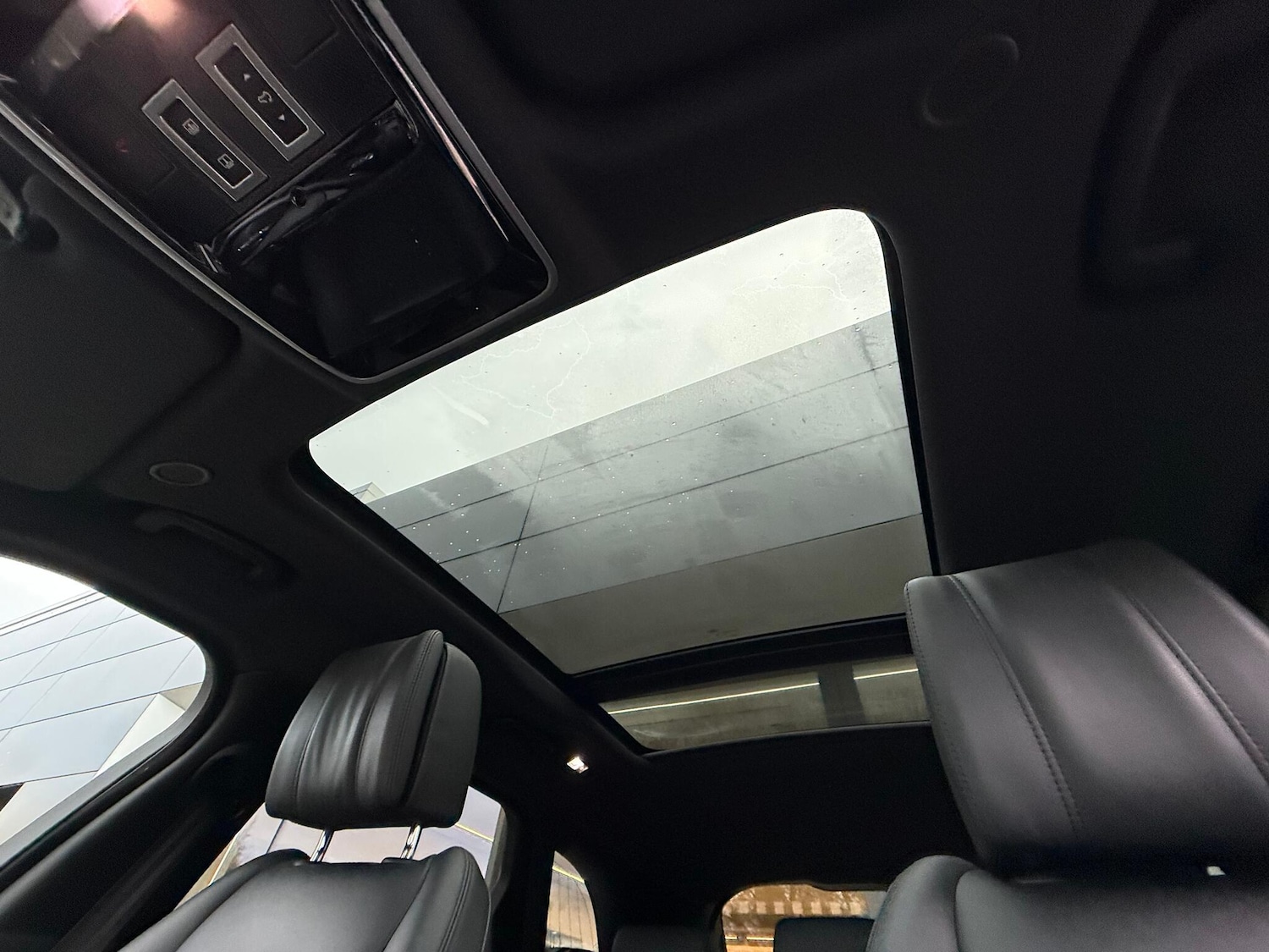 Used Land Rover Range Rover Velar 2023 for sale - 76619600: Photo 5