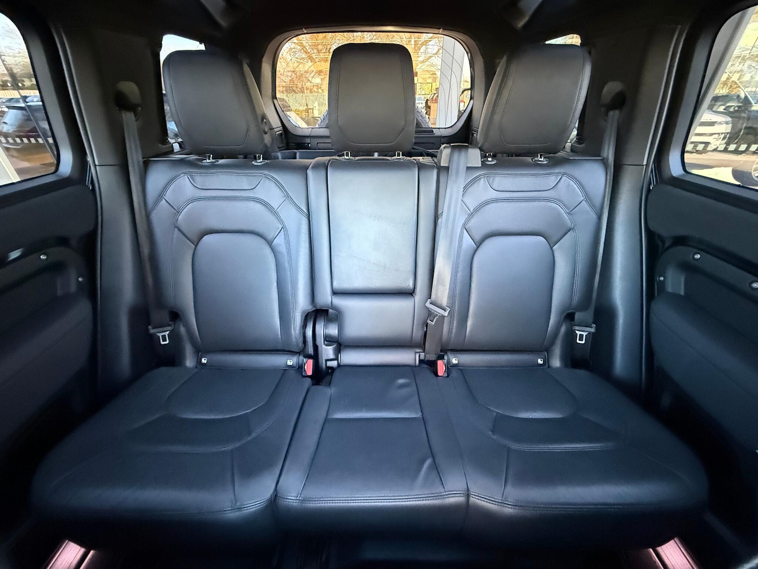 Used Land Rover Defender 2023 for sale - 76645762: Photo 11