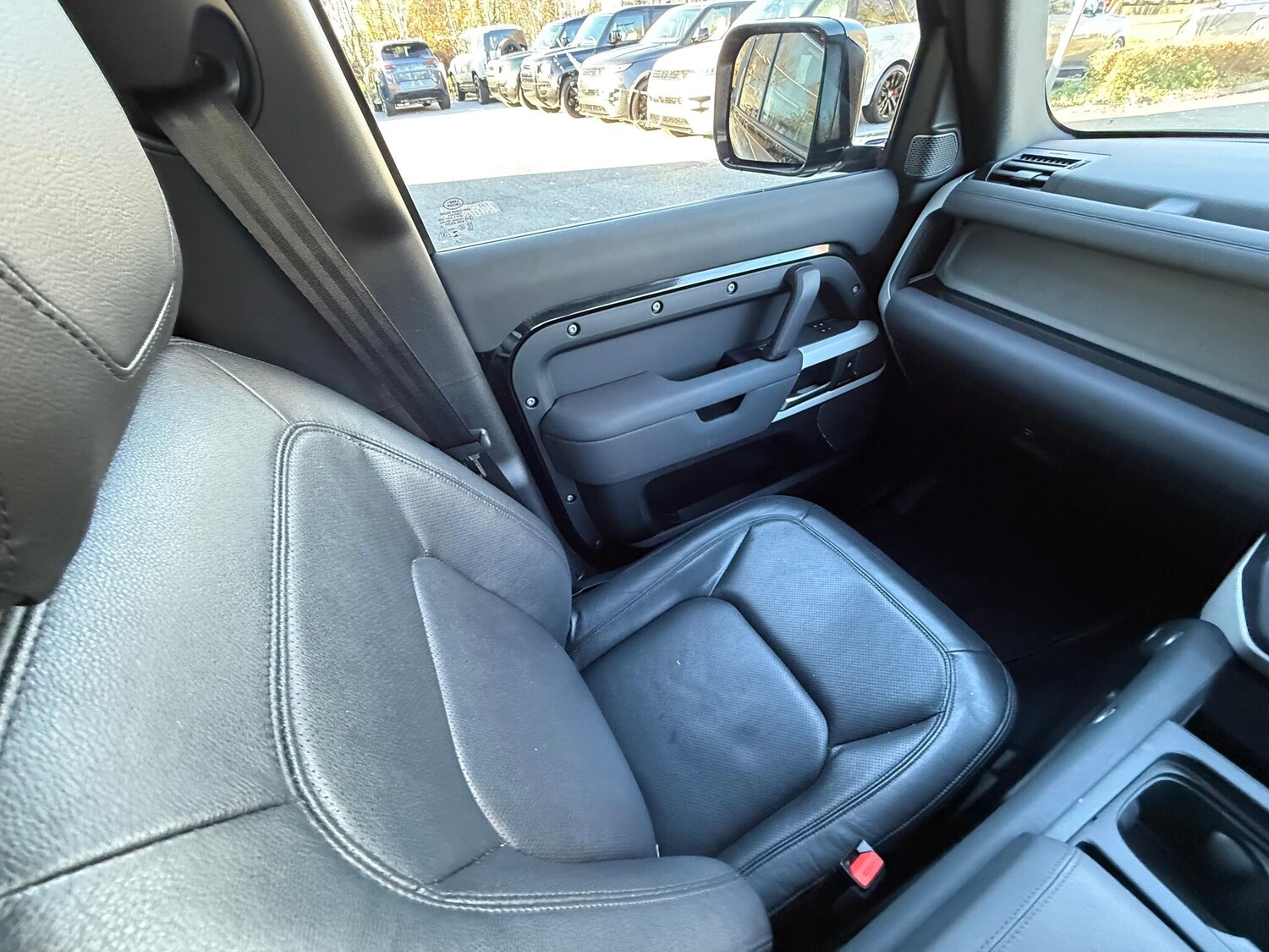 Used Land Rover Defender 2023 for sale - 76645762: Photo 12