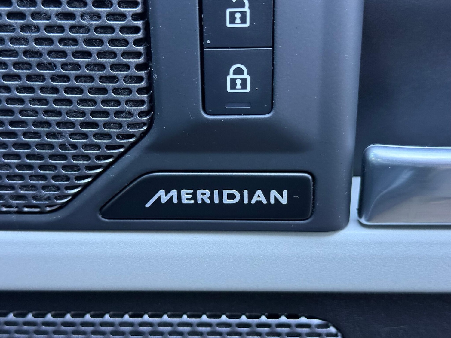 Used Land Rover Defender 2023 for sale - 76645762: Photo 21