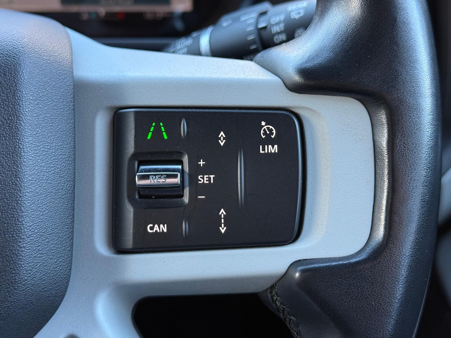 Used Land Rover Defender 2023 for sale - 76645762: Photo 27