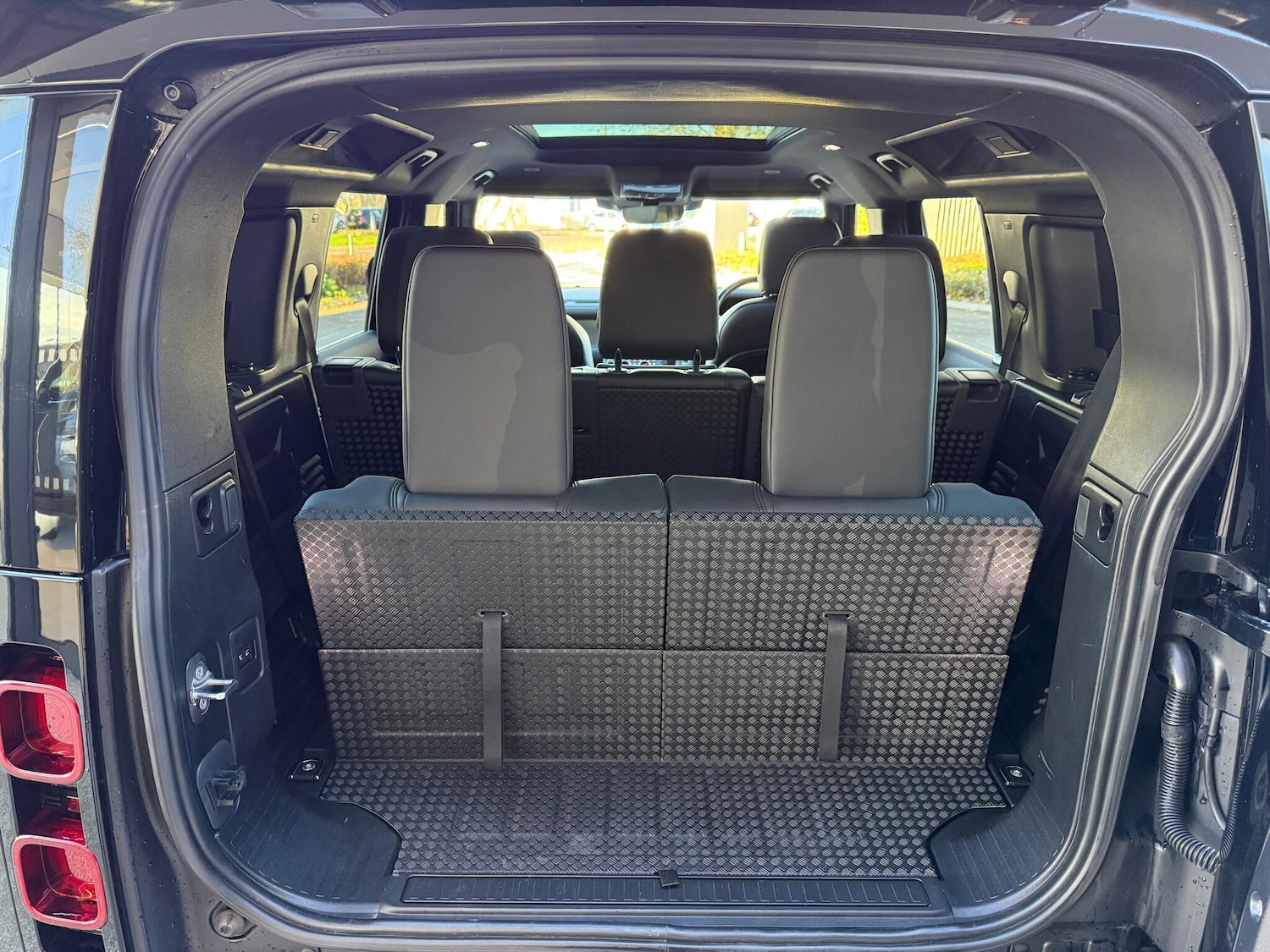 Used Land Rover Defender 2023 for sale - 76645762: Photo 33