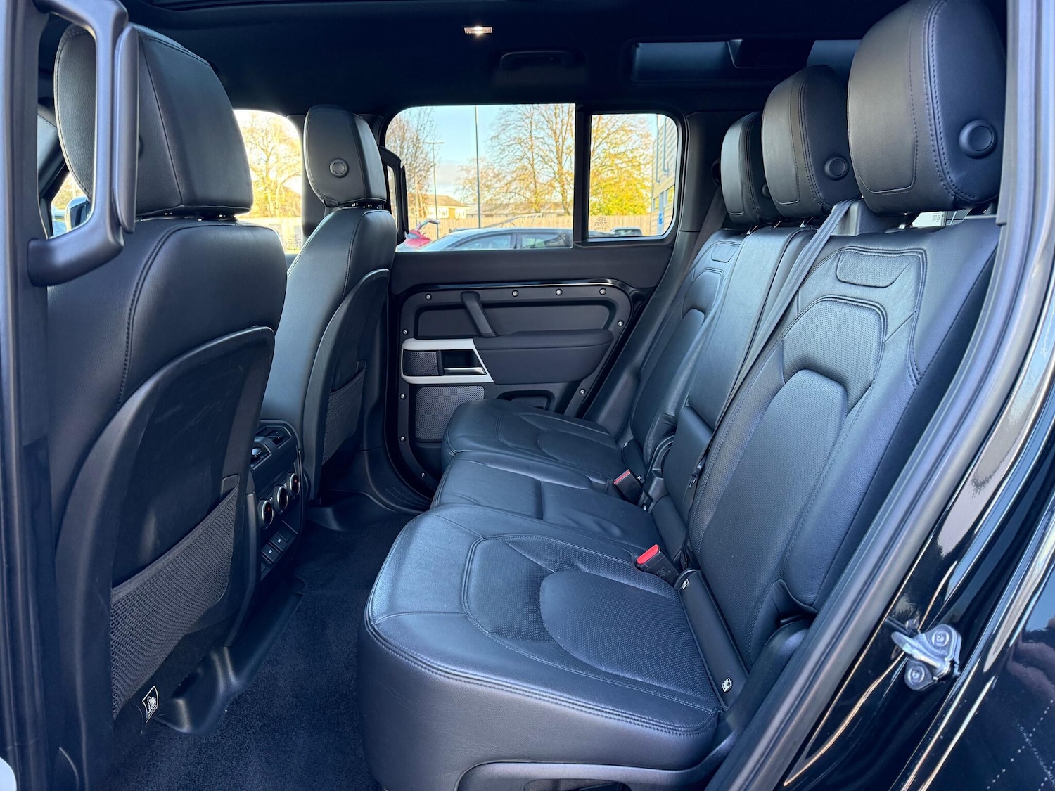 Used Land Rover Defender 2023 for sale - 76645762: Photo 49