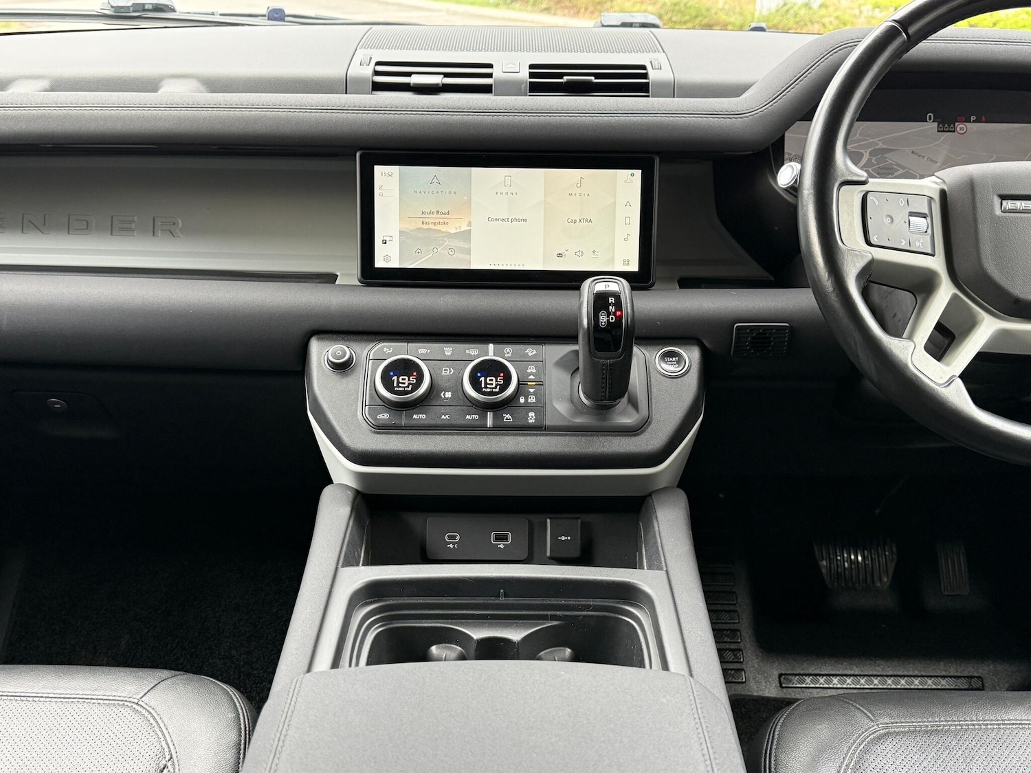 Used Land Rover Defender 2021 for sale - 76952977: Photo 15