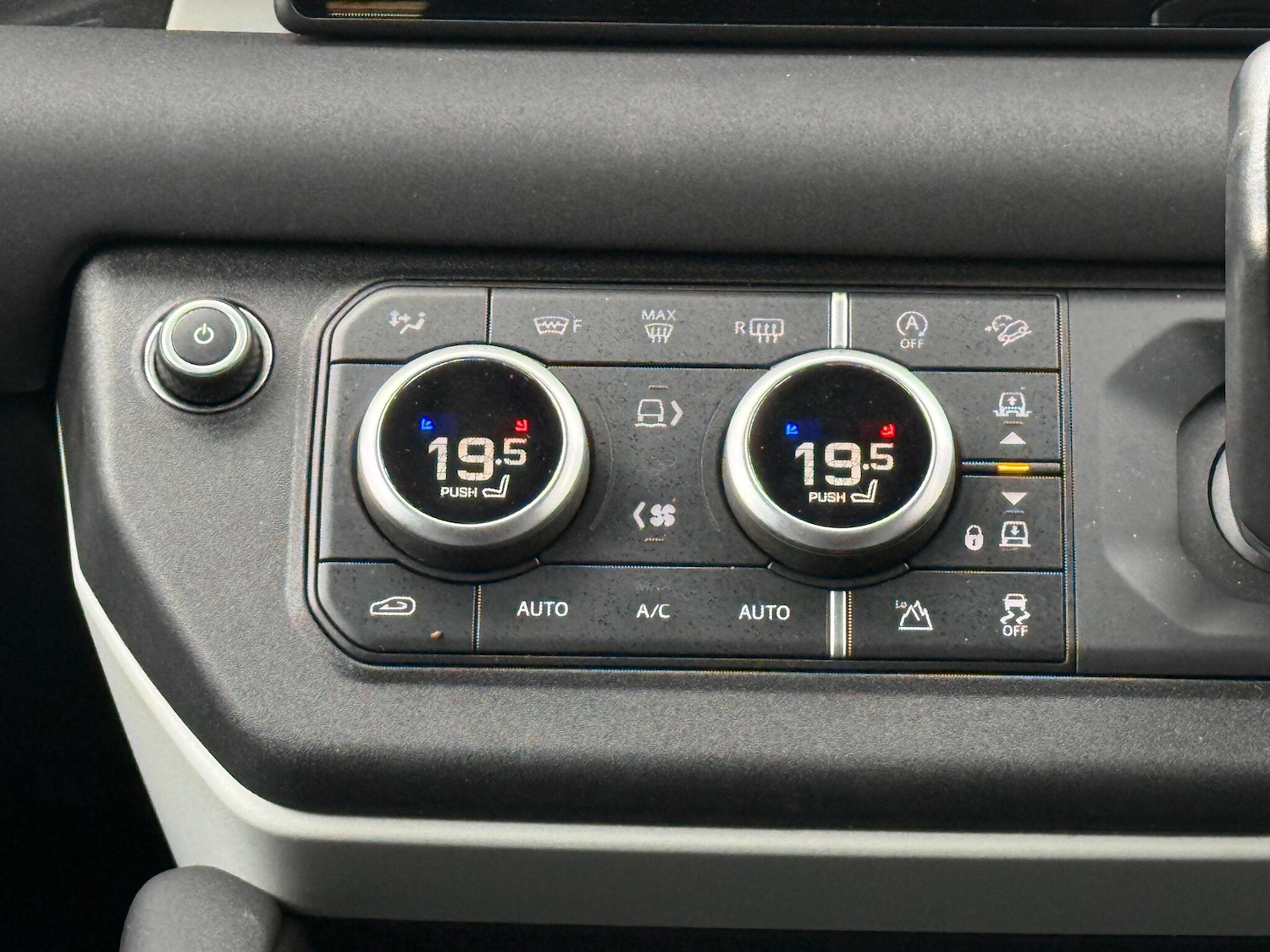 Used Land Rover Defender 2021 for sale - 76952977: Photo 16