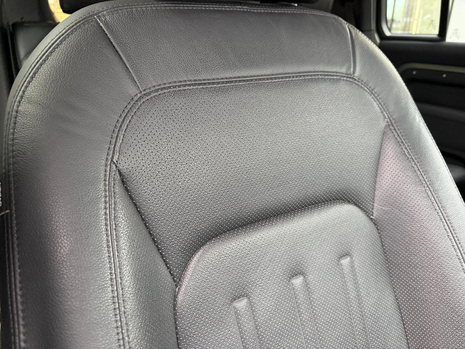 Used Land Rover Defender 2021 for sale - 76952977: Photo 32