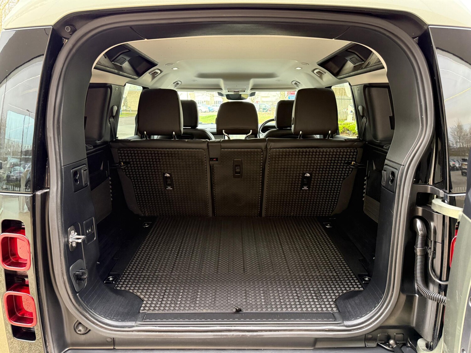 Used Land Rover Defender 2021 for sale - 76952977: Photo 36