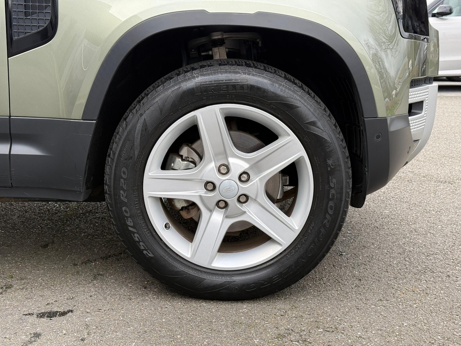 Used Land Rover Defender 2021 for sale - 76952977: Photo 4