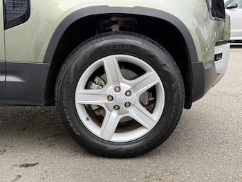 Used Land Rover Defender 2021 for sale - 76952977: Photo