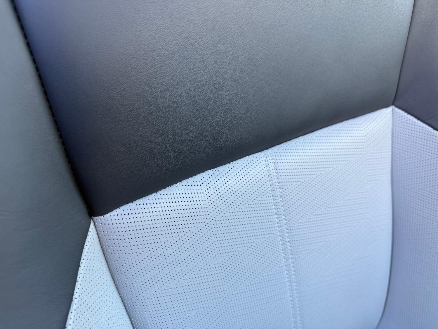 Used Land Rover Range Rover Velar 2023 for sale - 76424219: Photo 34