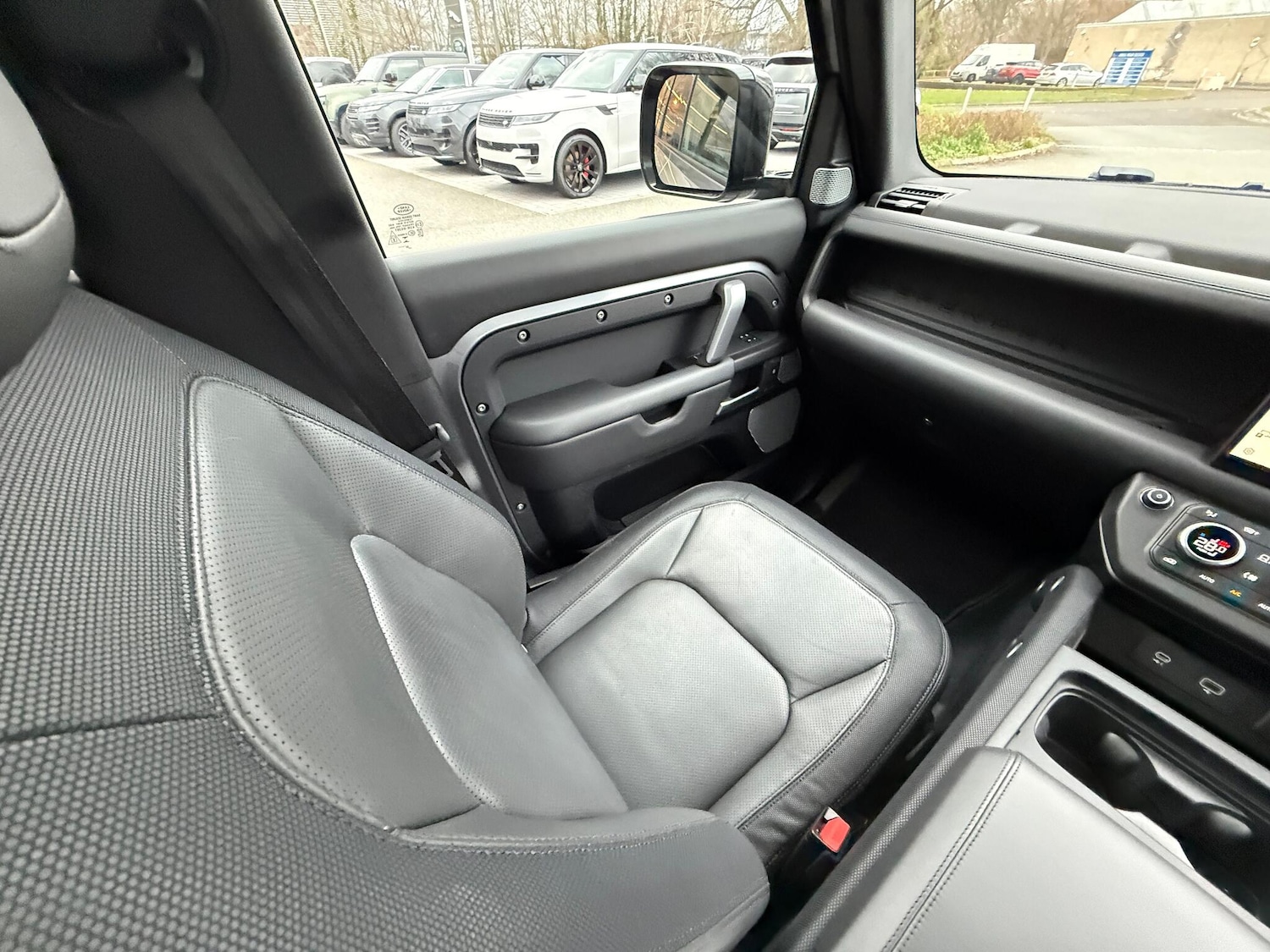 Used Land Rover Defender 2023 for sale - 76953193: Photo 12