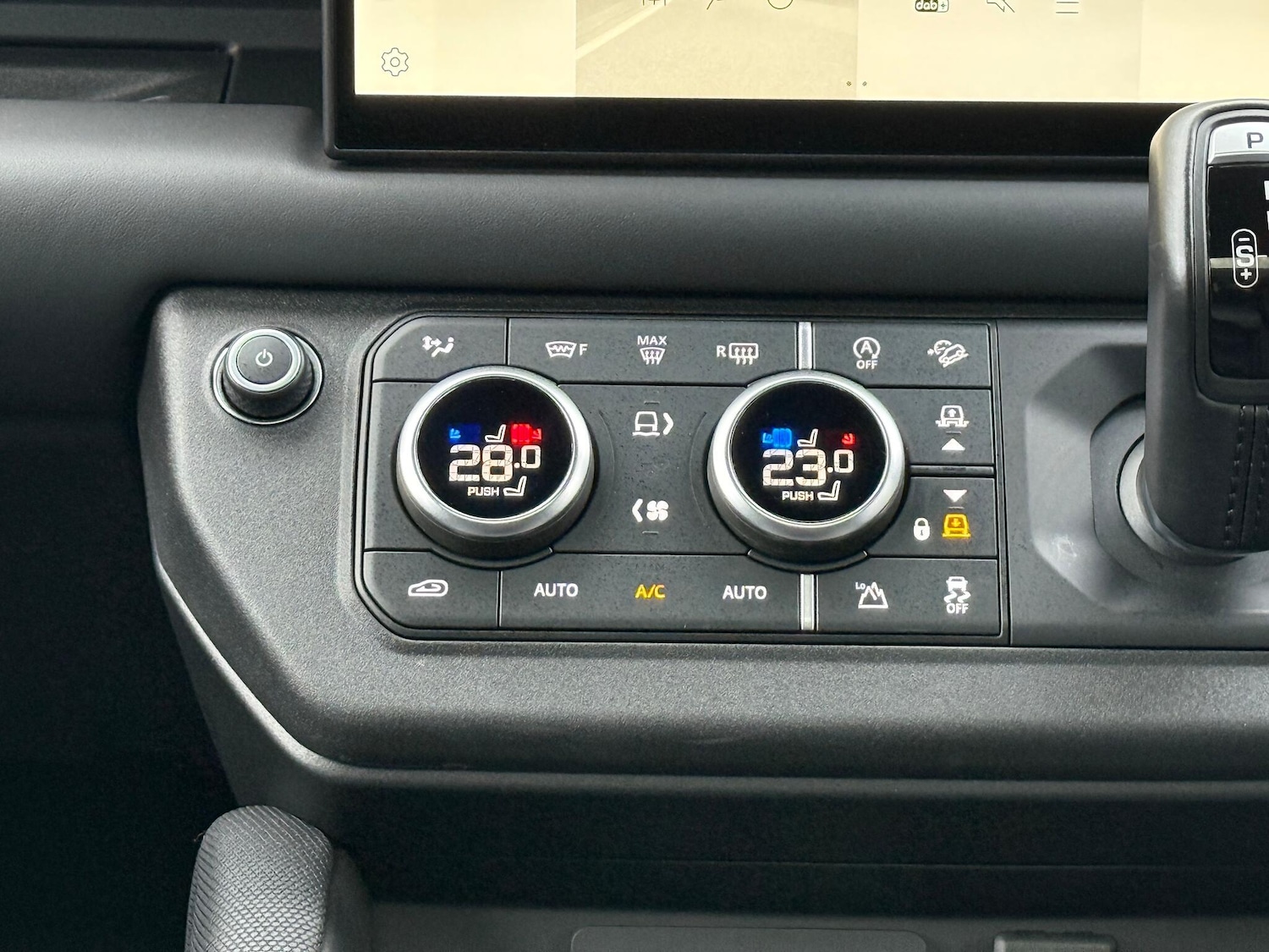 Used Land Rover Defender 2023 for sale - 76953193: Photo 16