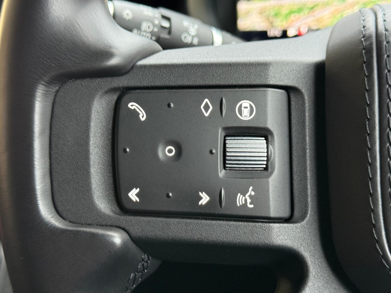 Used Land Rover Defender 2023 for sale - 76953193: Photo 25