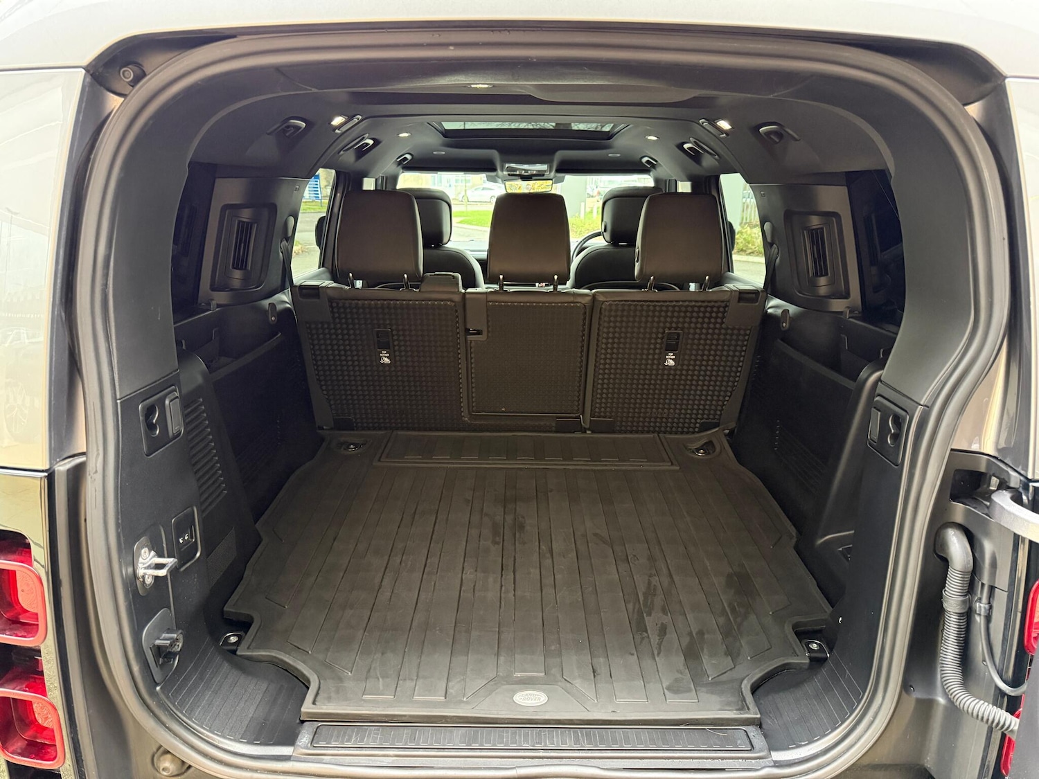 Used Land Rover Defender 2023 for sale - 76953193: Photo 41