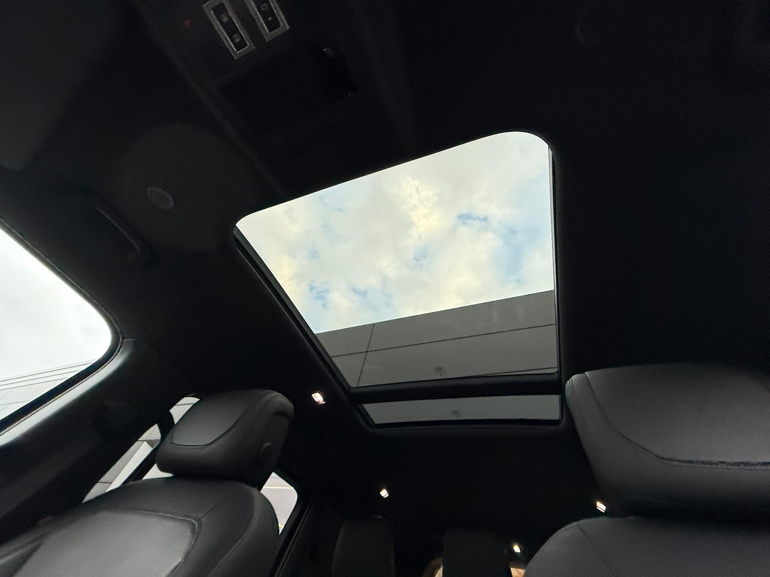 Used Land Rover Defender 2023 for sale - 76953193: Photo 5