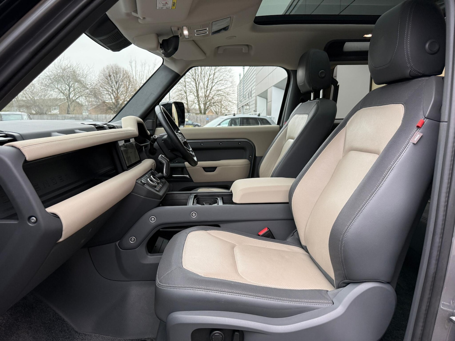 Used Land Rover Defender 2022 for sale - 77040602: Photo 10