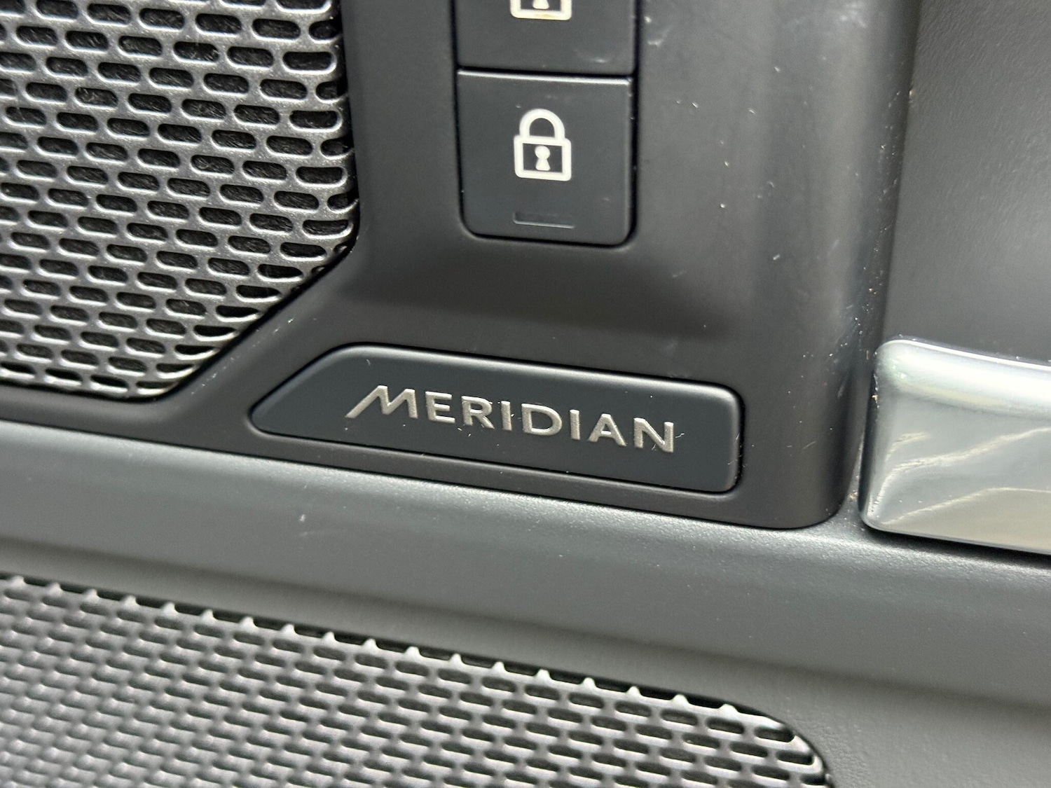 Used Land Rover Defender 2022 for sale - 77040602: Photo 21