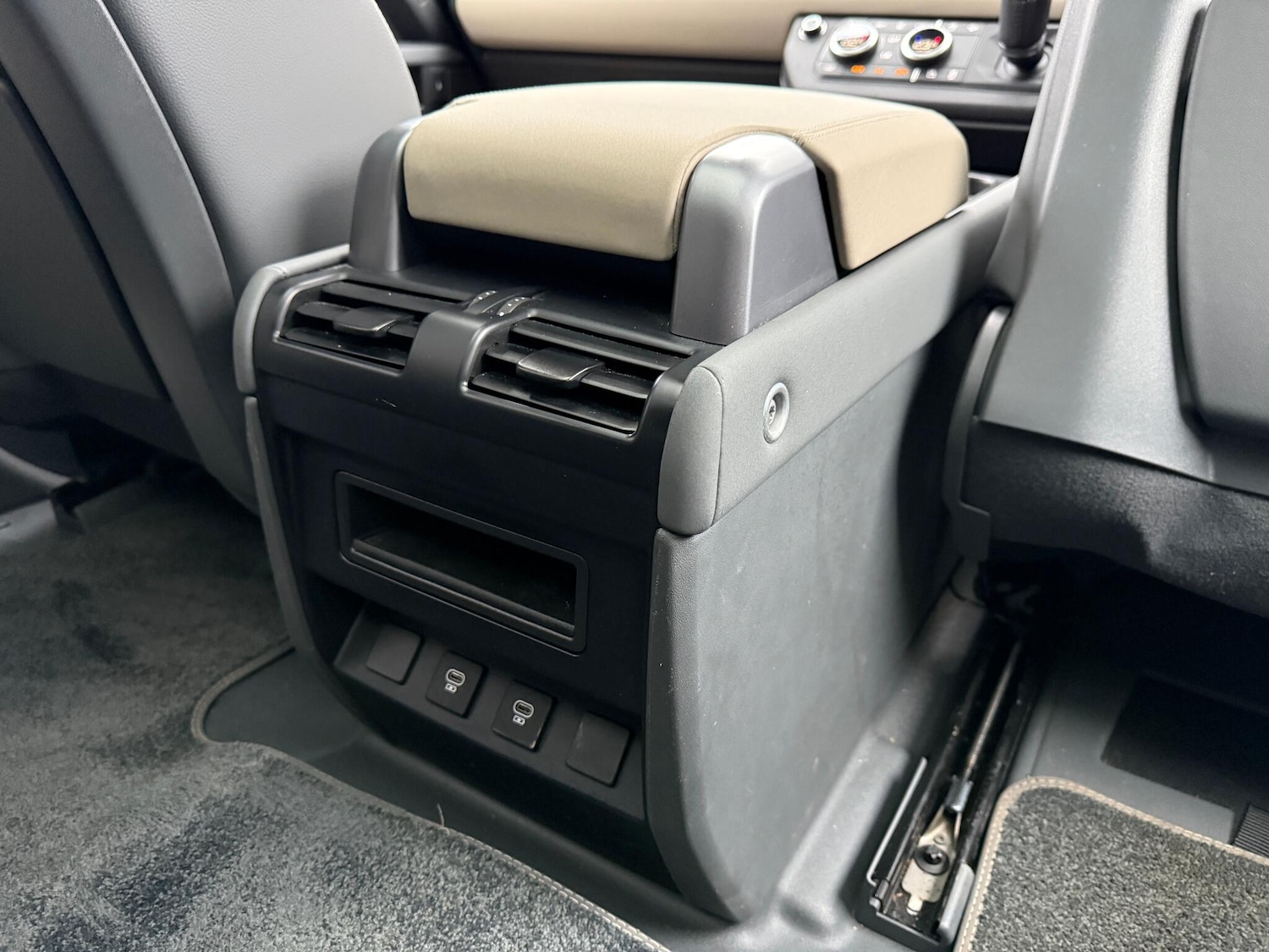 Used Land Rover Defender 2022 for sale - 77040602: Photo 34