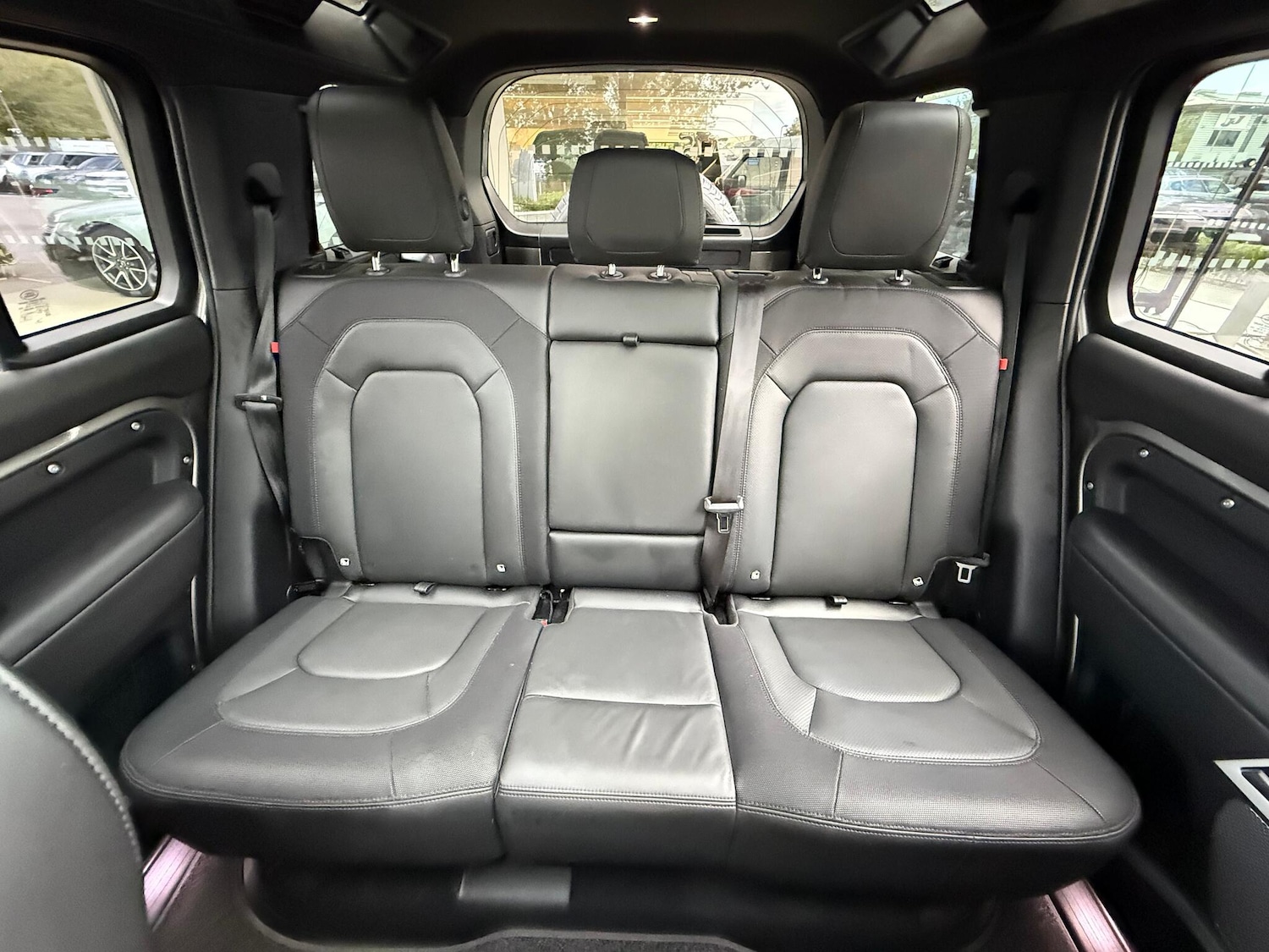 Used Land Rover Defender 2024 for sale - 76201380: Photo 11