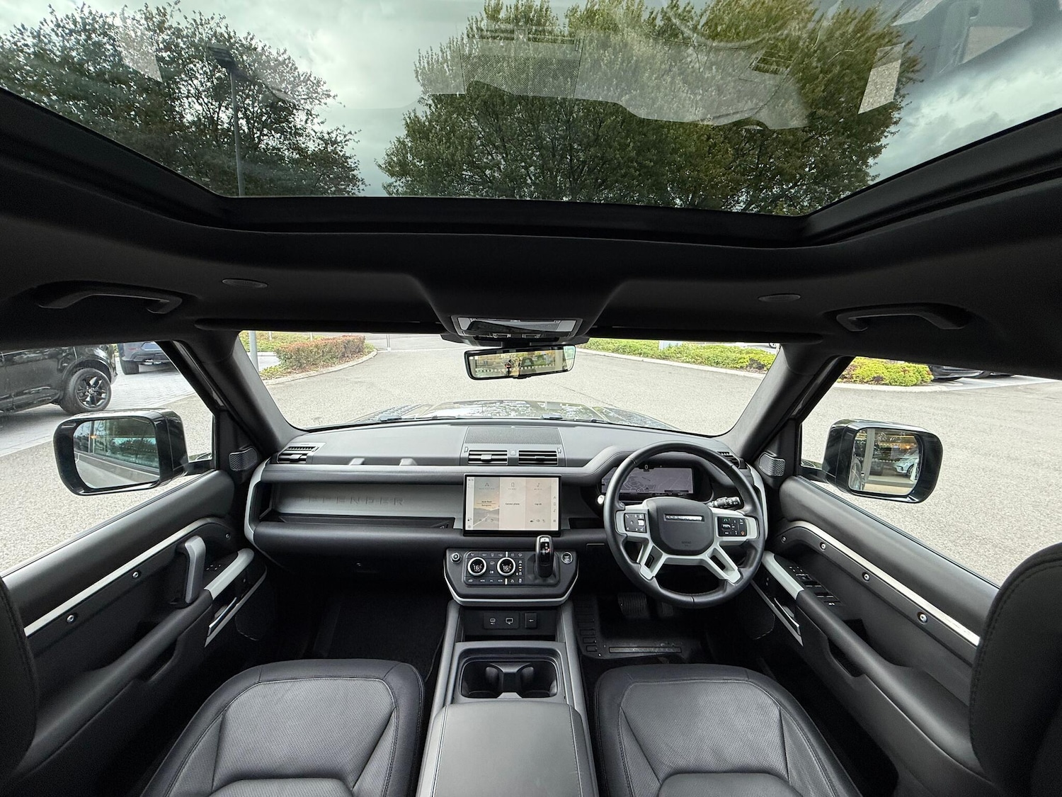 Used Land Rover Defender 2024 for sale - 76201380: Photo 3