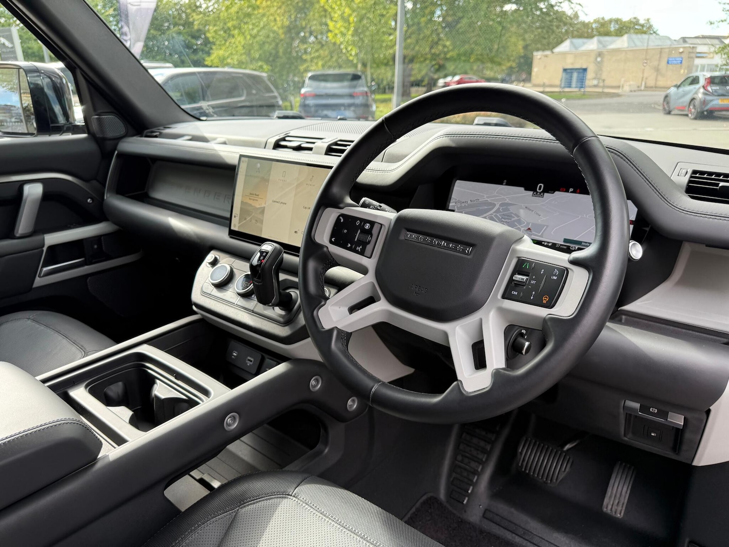 Used Land Rover Defender 2024 for sale - 76201380: Photo 31