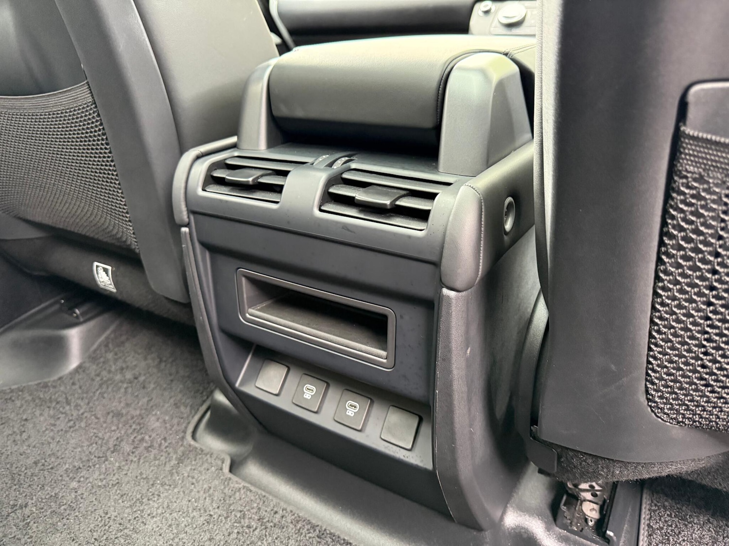 Used Land Rover Defender 2024 for sale - 76201380: Photo 34