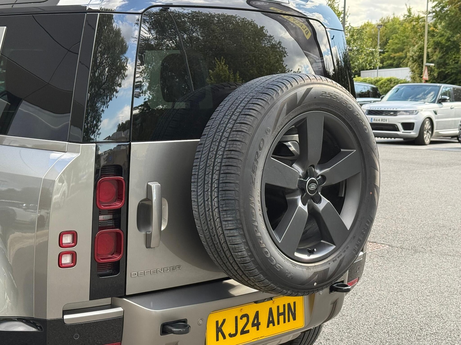 Used Land Rover Defender 2024 for sale - 76201380: Photo 44