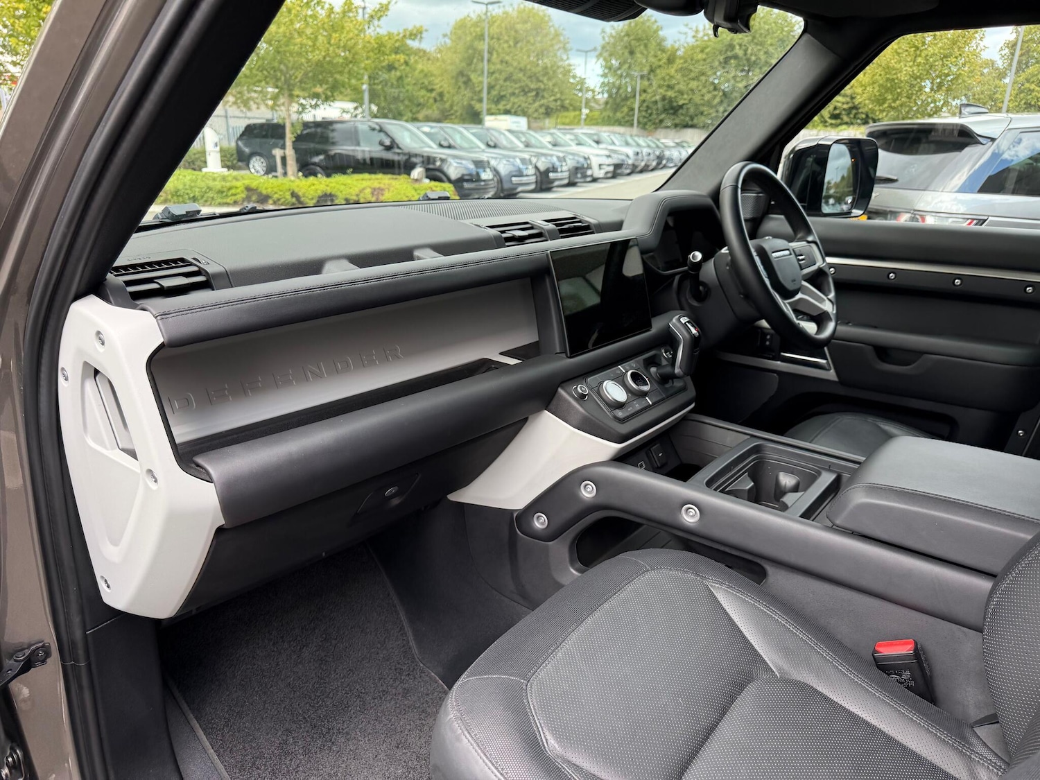 Used Land Rover Defender 2024 for sale - 76201380: Photo 46
