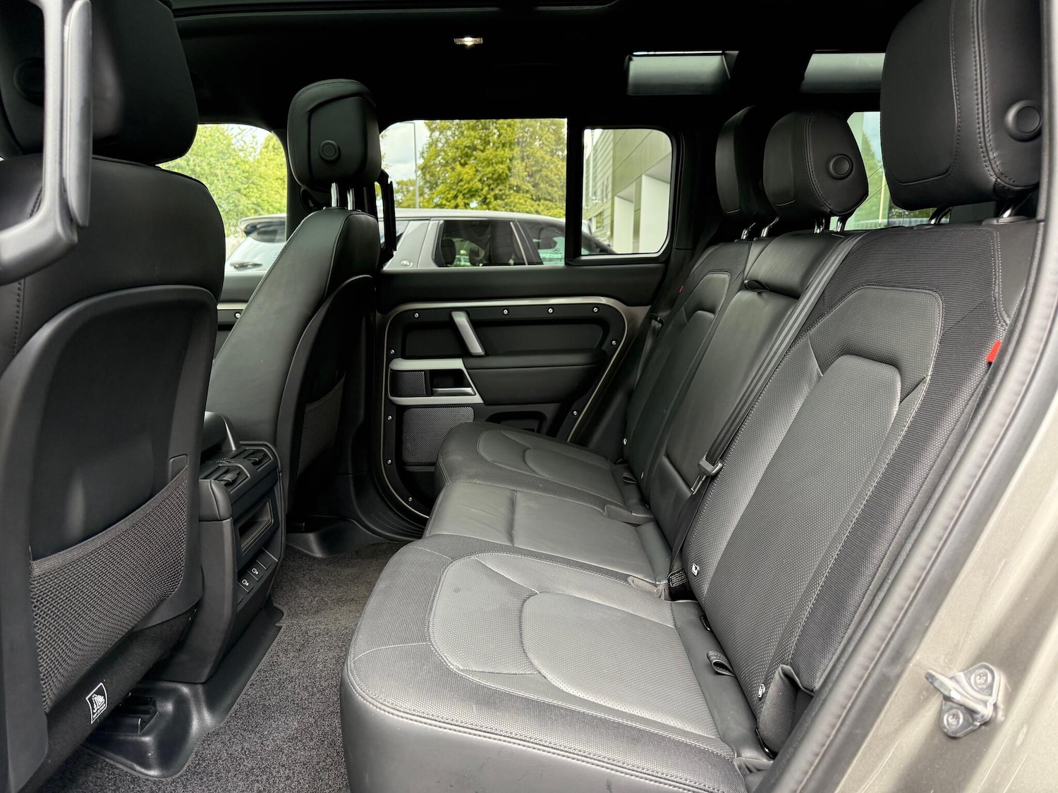 Used Land Rover Defender 2024 for sale - 76201380: Photo 47
