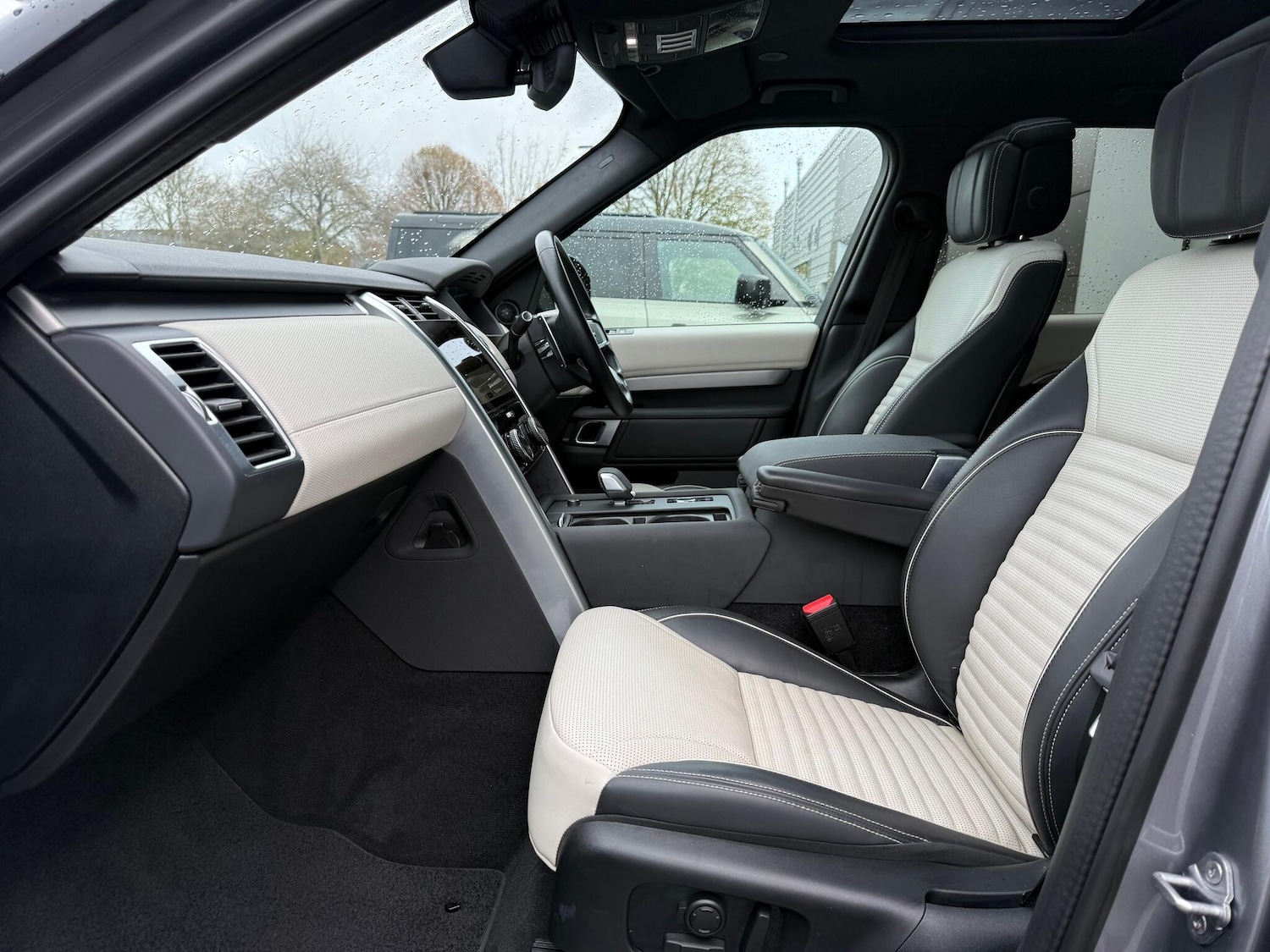 Used Land Rover Discovery 2023 for sale - 76457475: Photo 10