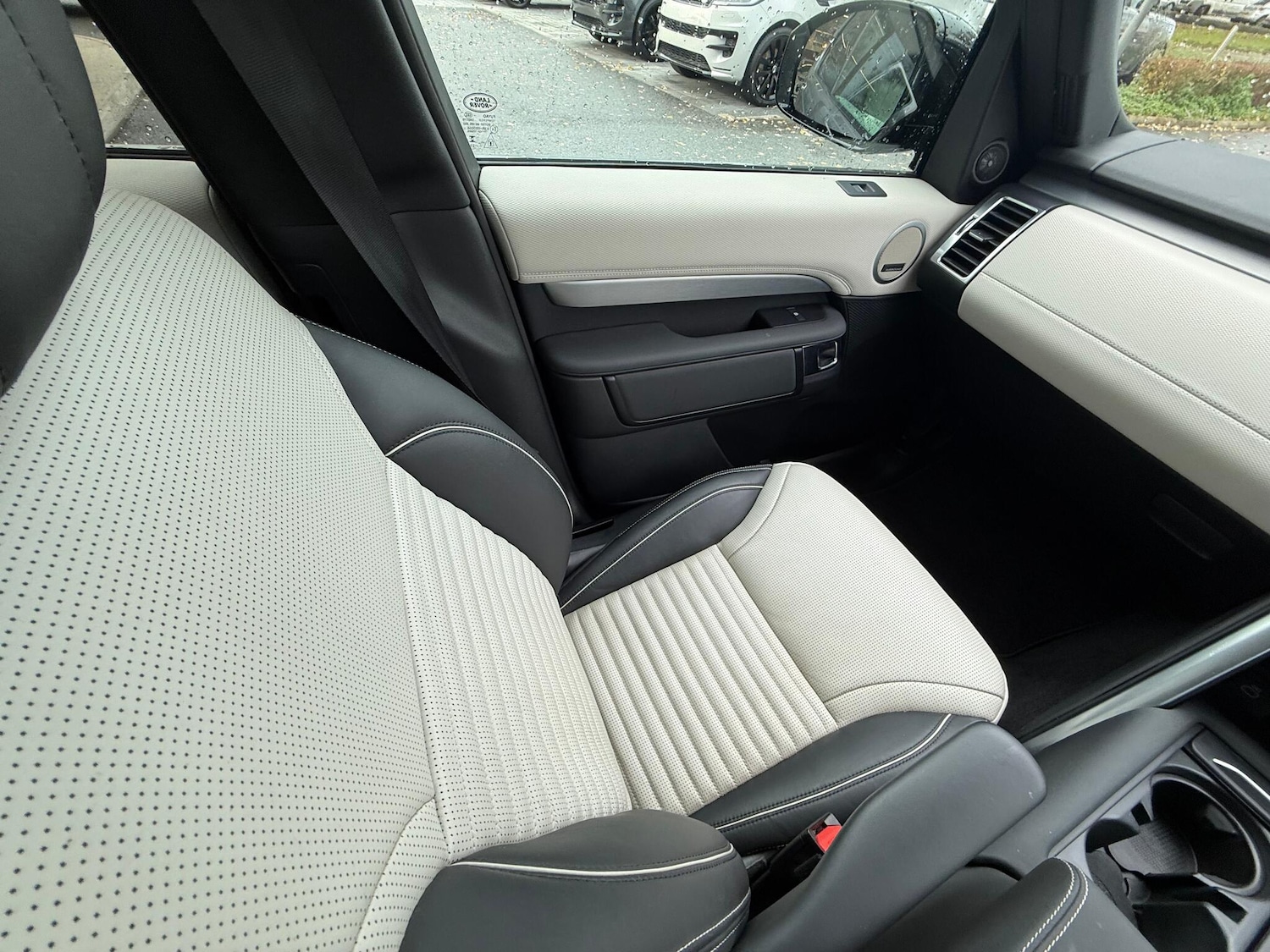 Used Land Rover Discovery 2023 for sale - 76457475: Photo 13