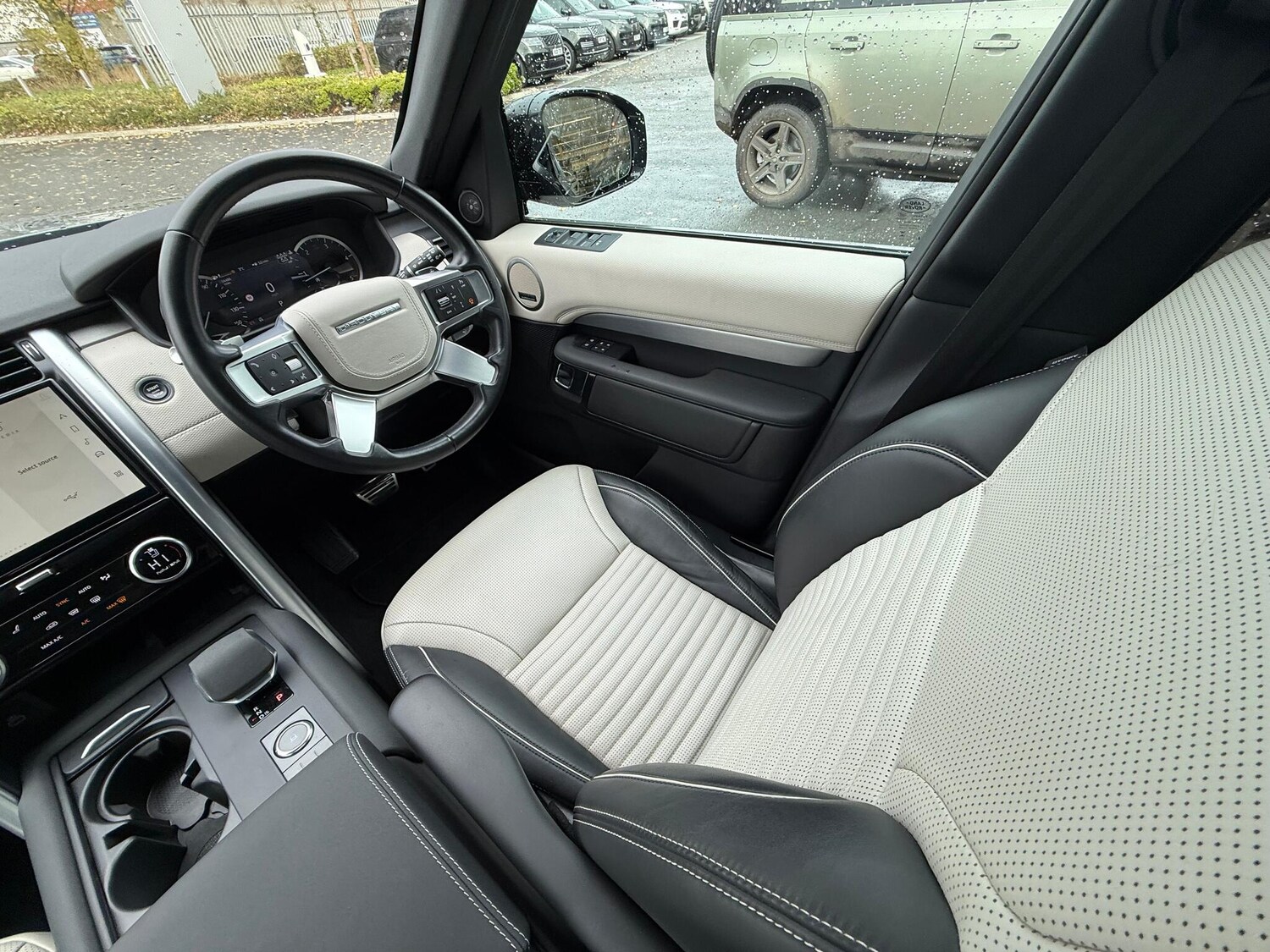 Used Land Rover Discovery 2023 for sale - 76457475: Photo 14