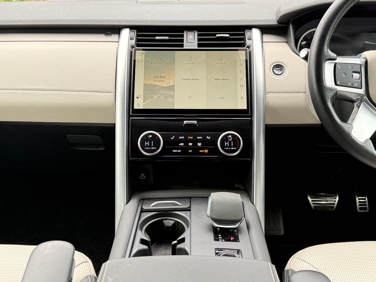 Used Land Rover Discovery 2023 for sale - 76457475: Photo 15