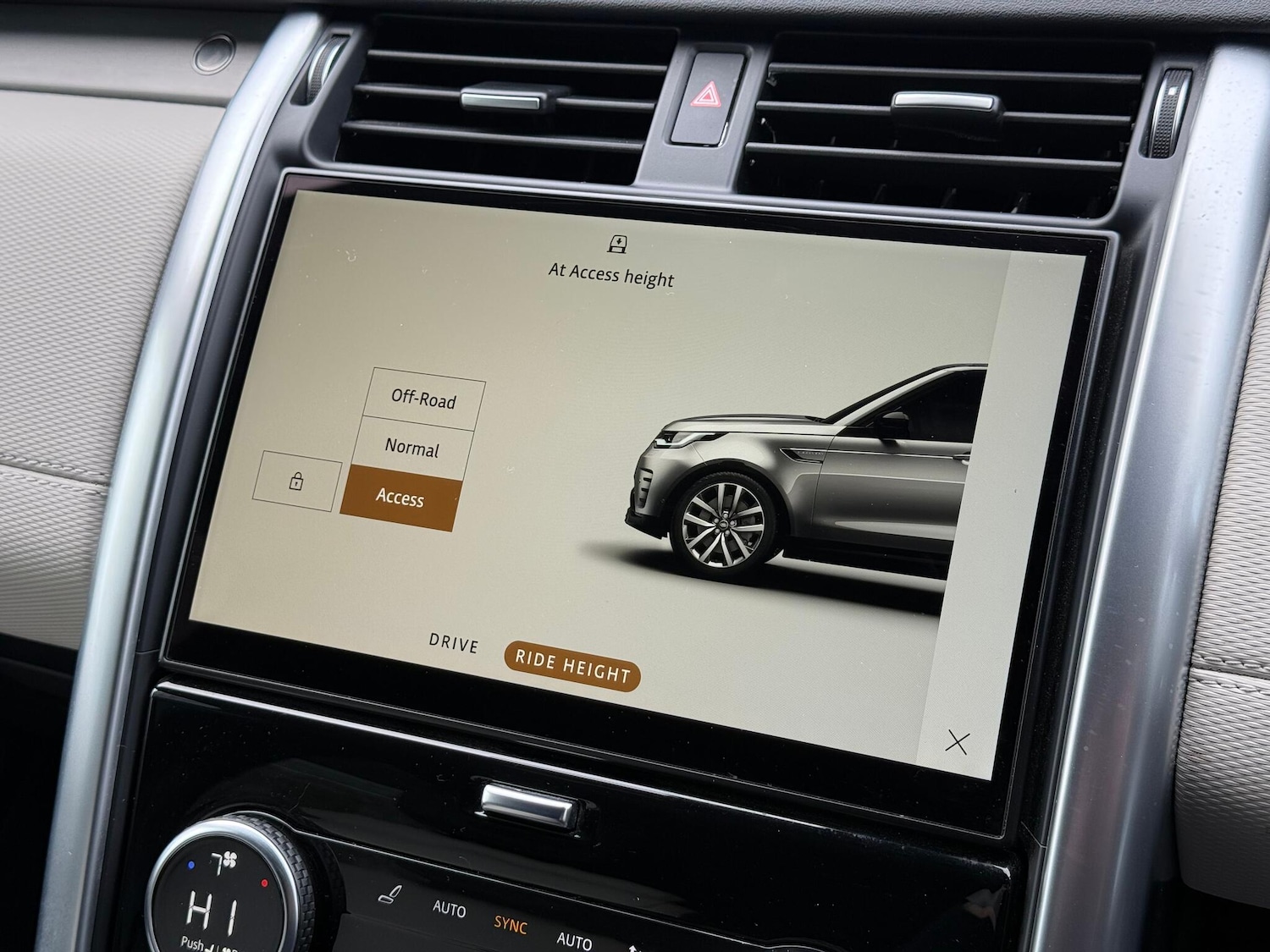 Used Land Rover Discovery 2023 for sale - 76457475: Photo 26