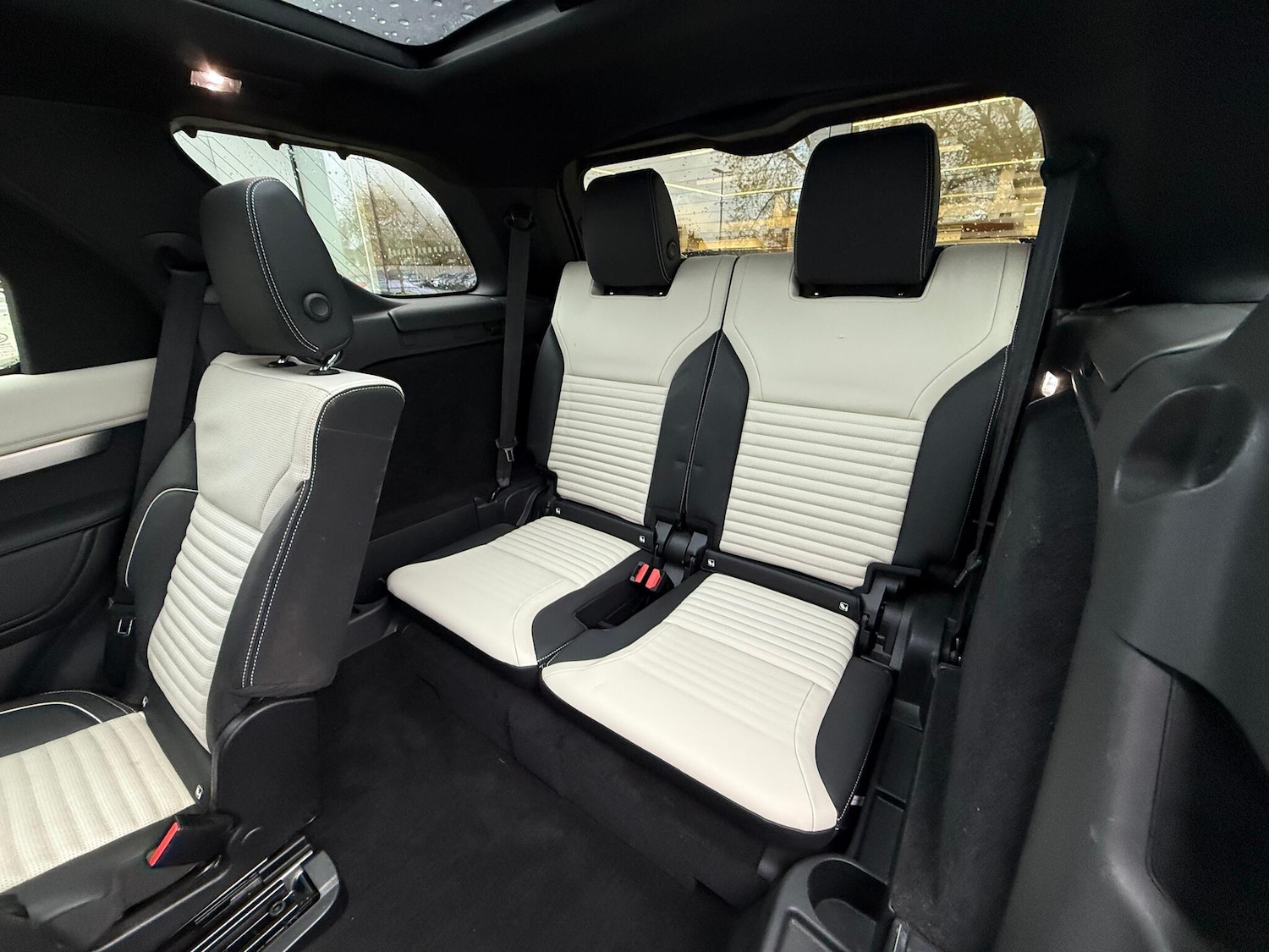 Used Land Rover Discovery 2023 for sale - 76457475: Photo 34