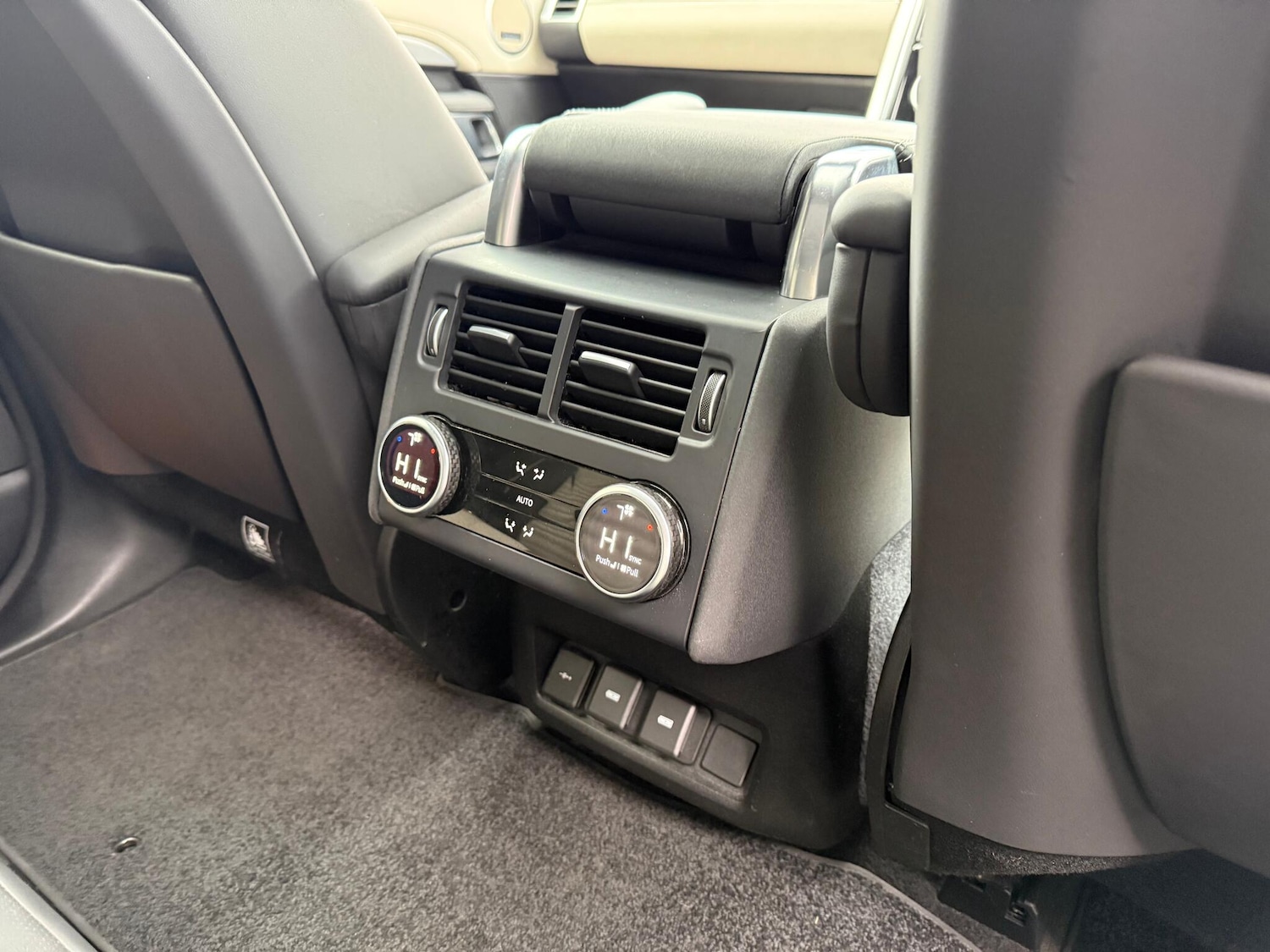 Used Land Rover Discovery 2023 for sale - 76457475: Photo 36