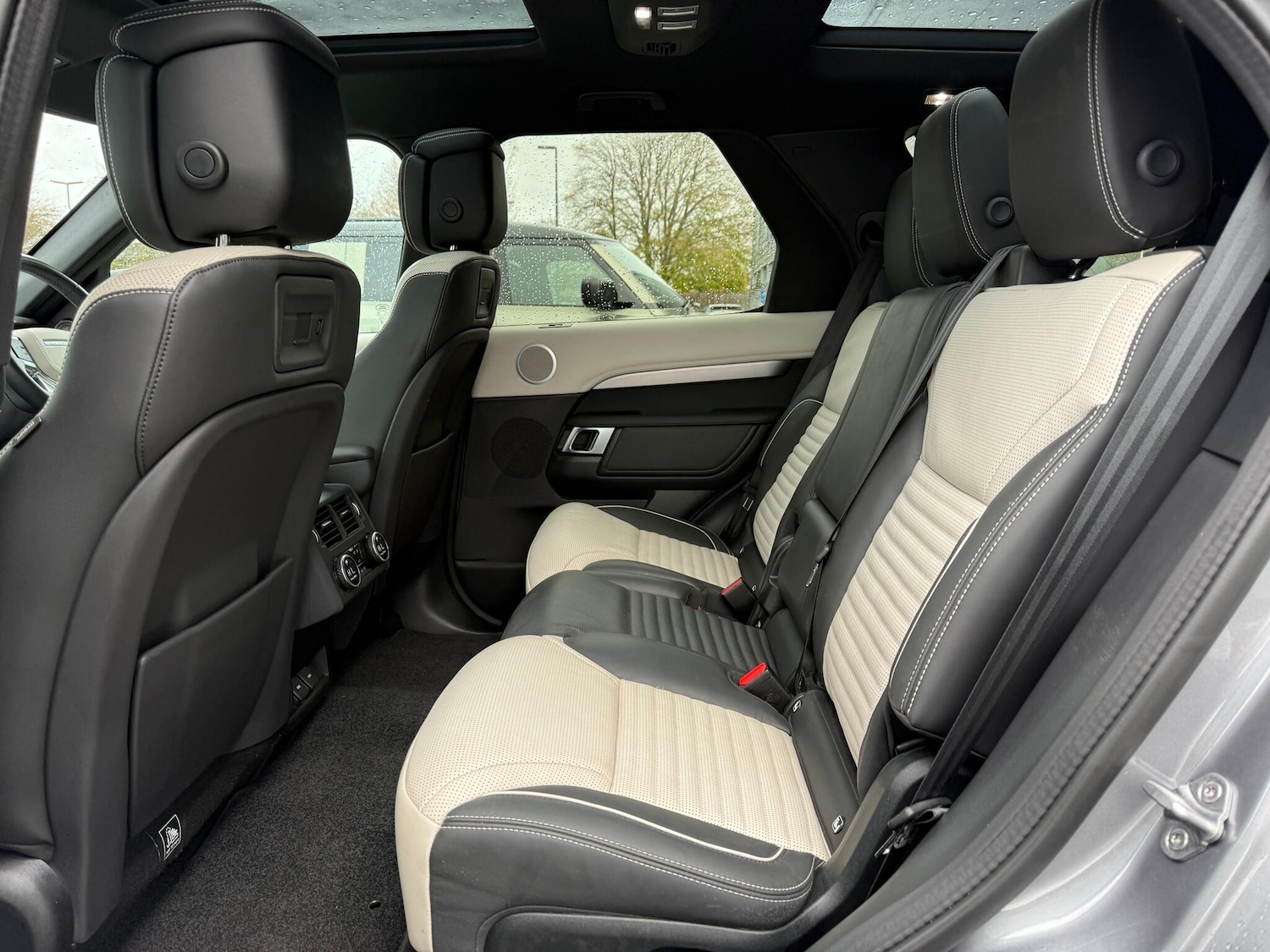 Used Land Rover Discovery 2023 for sale - 76457475: Photo 50