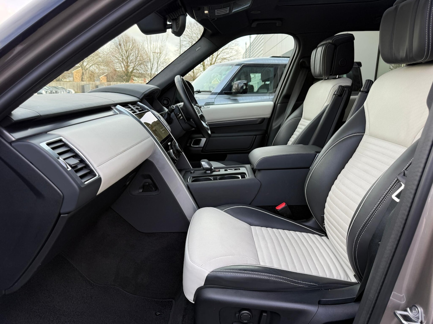 Used Land Rover Discovery 2023 for sale - 77496433: Photo 10