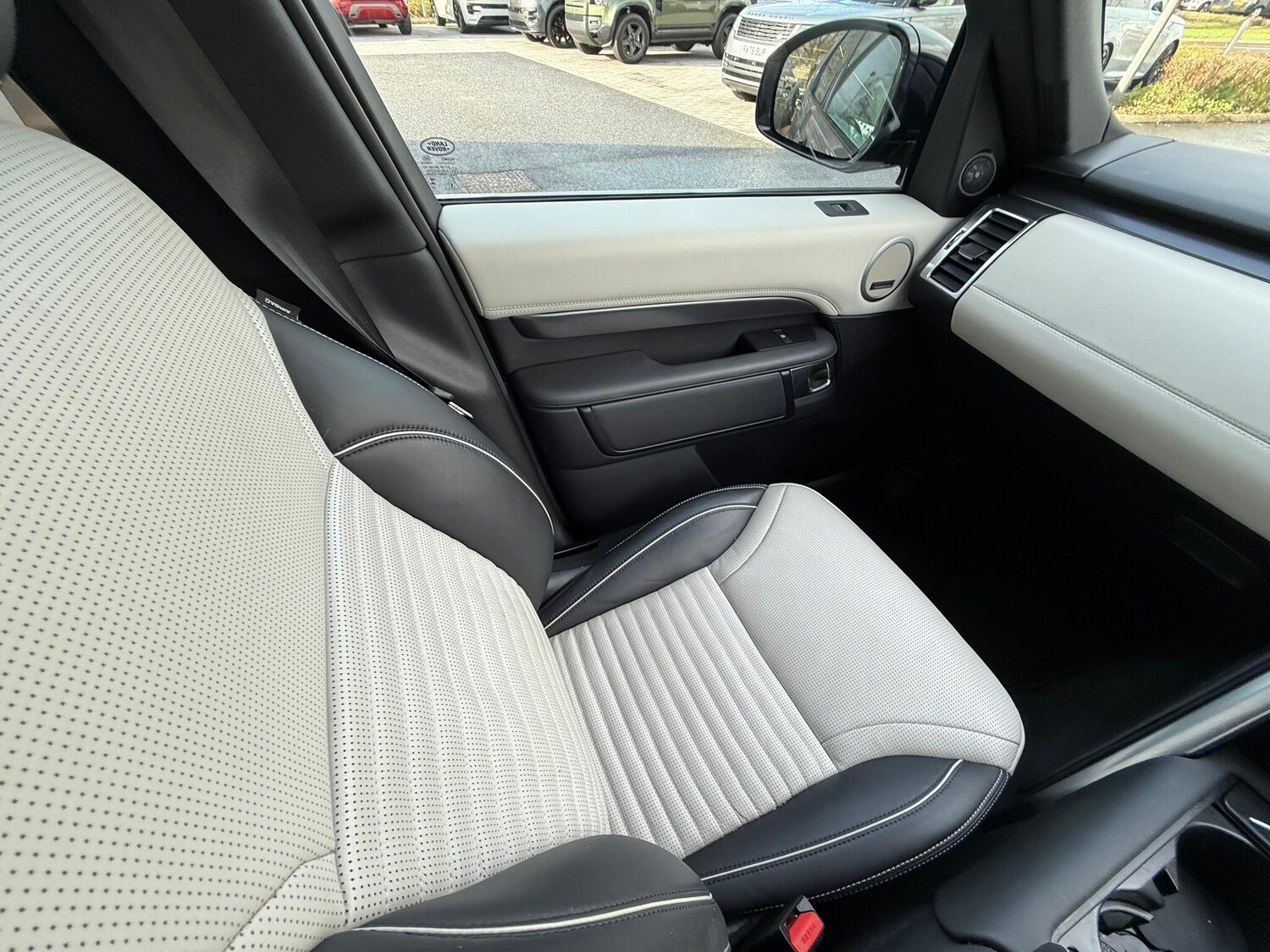 Used Land Rover Discovery 2023 for sale - 77496433: Photo 12