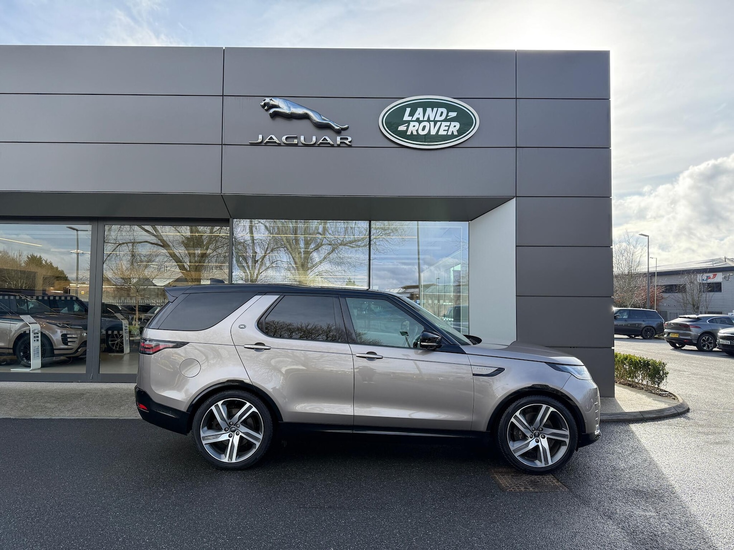 Used Land Rover Discovery 2023 for sale - 77496433: Photo 2