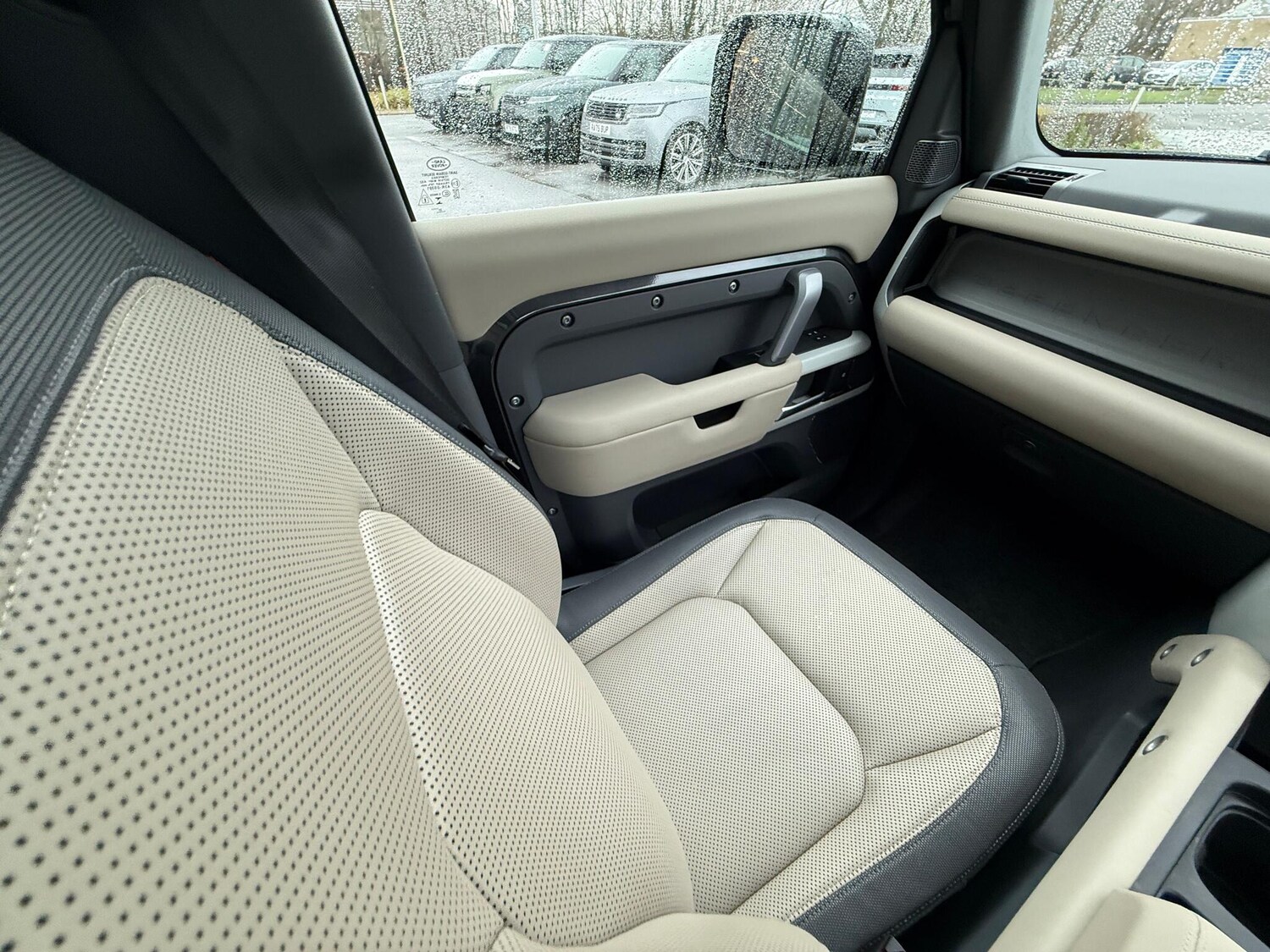 Used Land Rover Defender 2023 for sale - 77497390: Photo 12