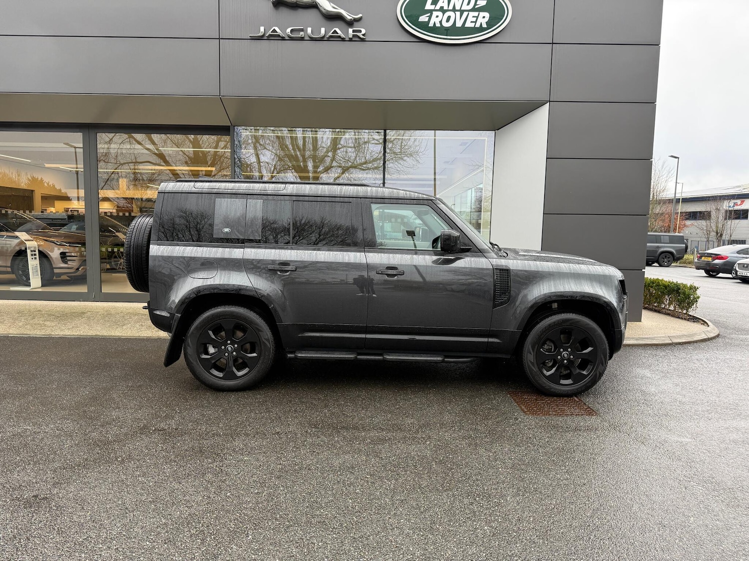 Used Land Rover Defender 2023 for sale - 77497390: Photo 2