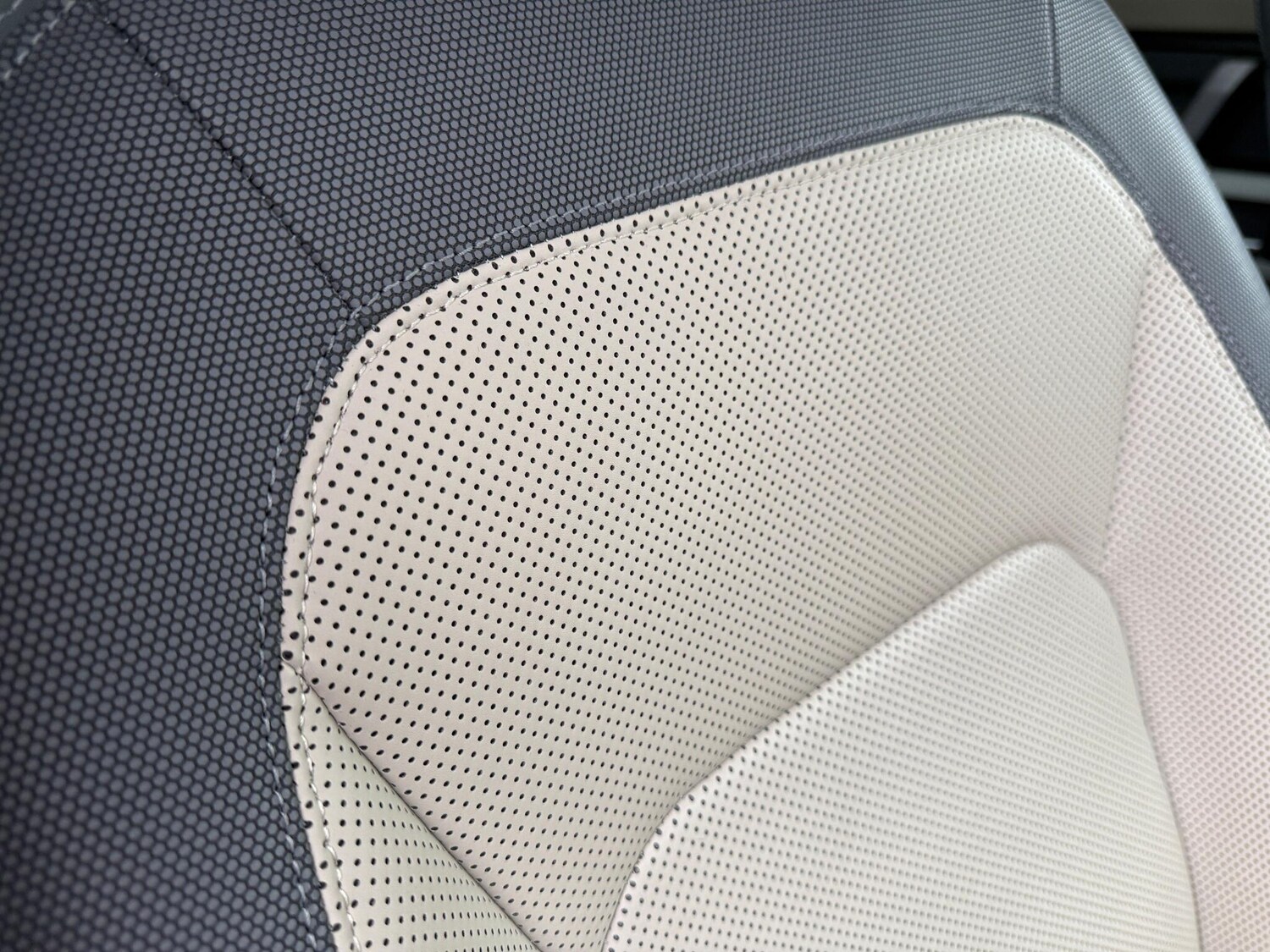 Used Land Rover Defender 2023 for sale - 77497390: Photo 32