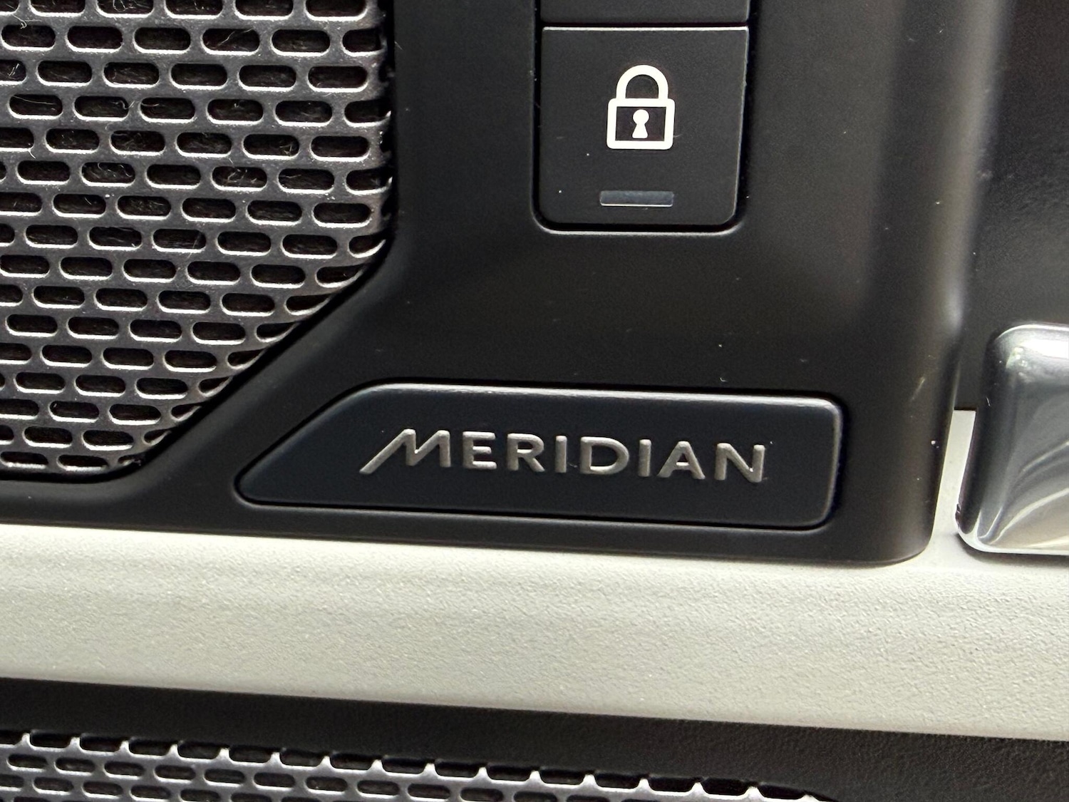 Used Land Rover Defender 90 2021 for sale - 76136026: Photo 21